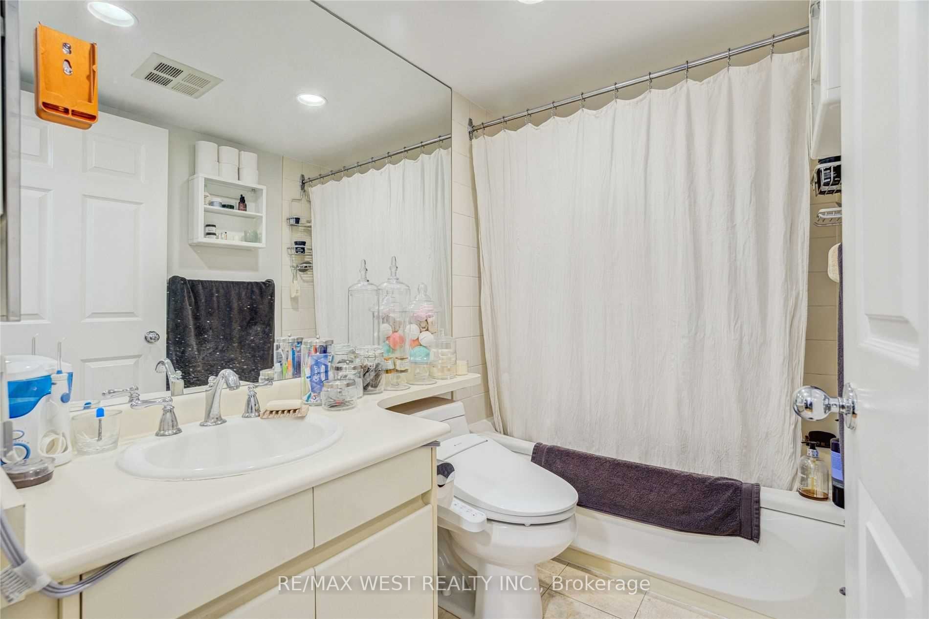 33 University Ave, #303