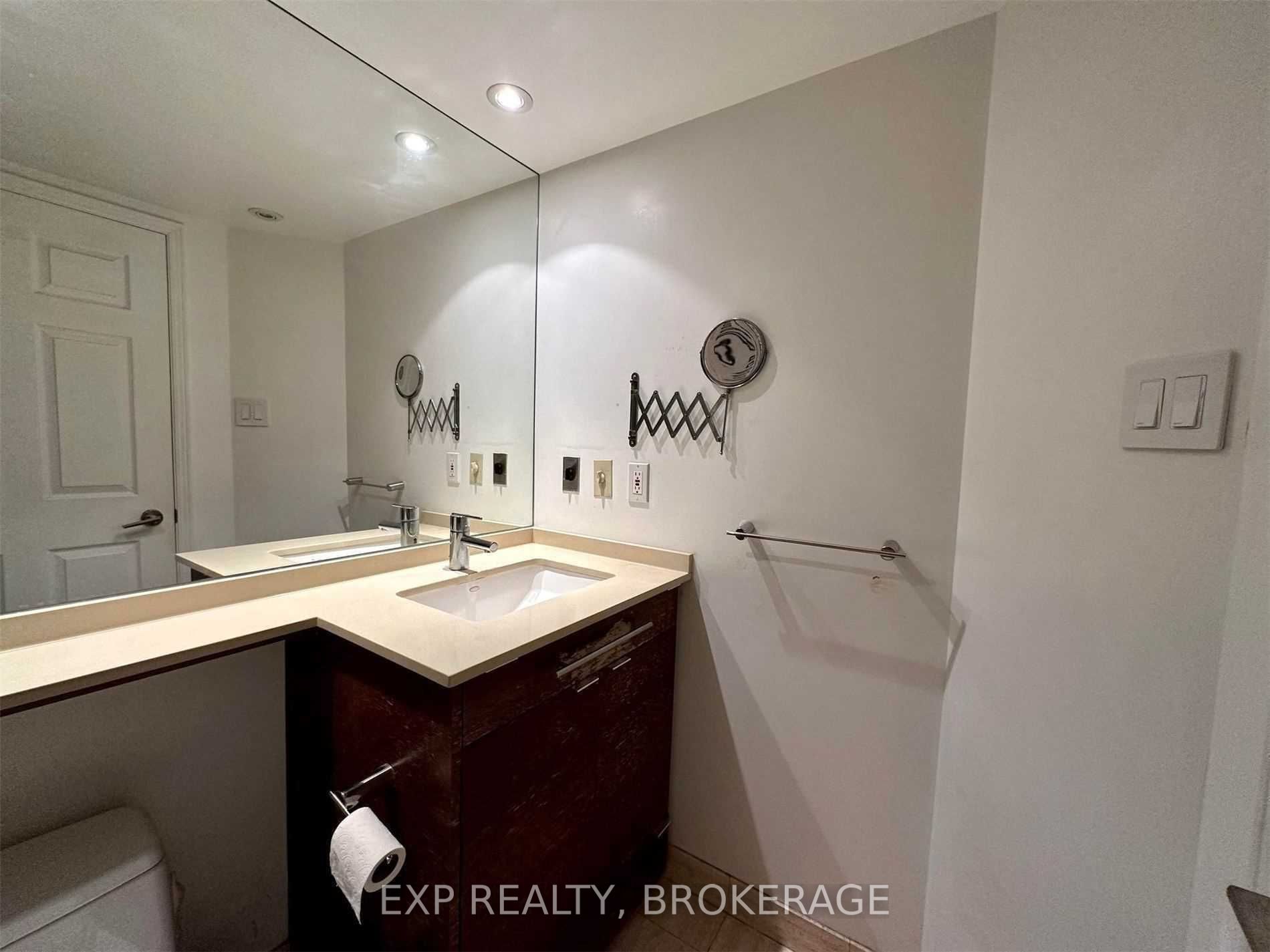 7 Broadway Ave, #604