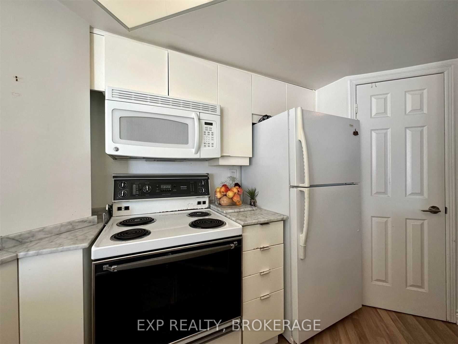 7 Broadway Ave, #604