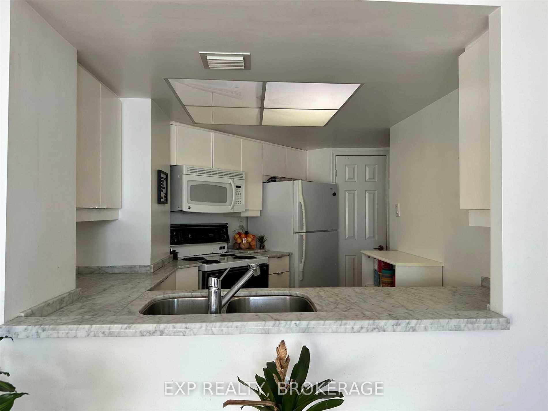 7 Broadway Ave, #604