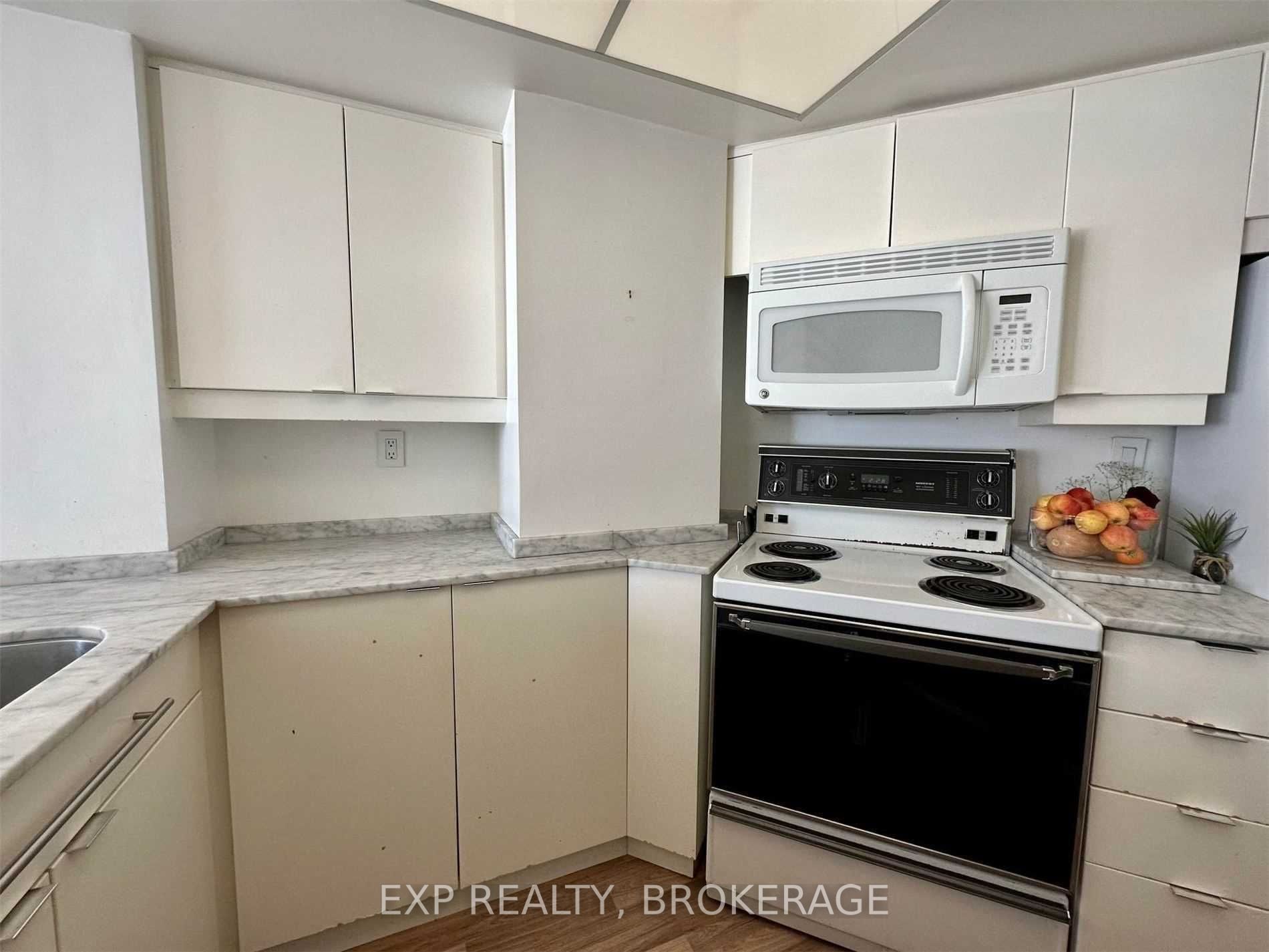 7 Broadway Ave, #604