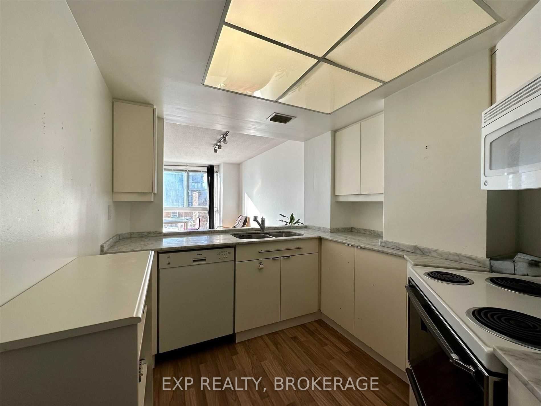 7 Broadway Ave, #604