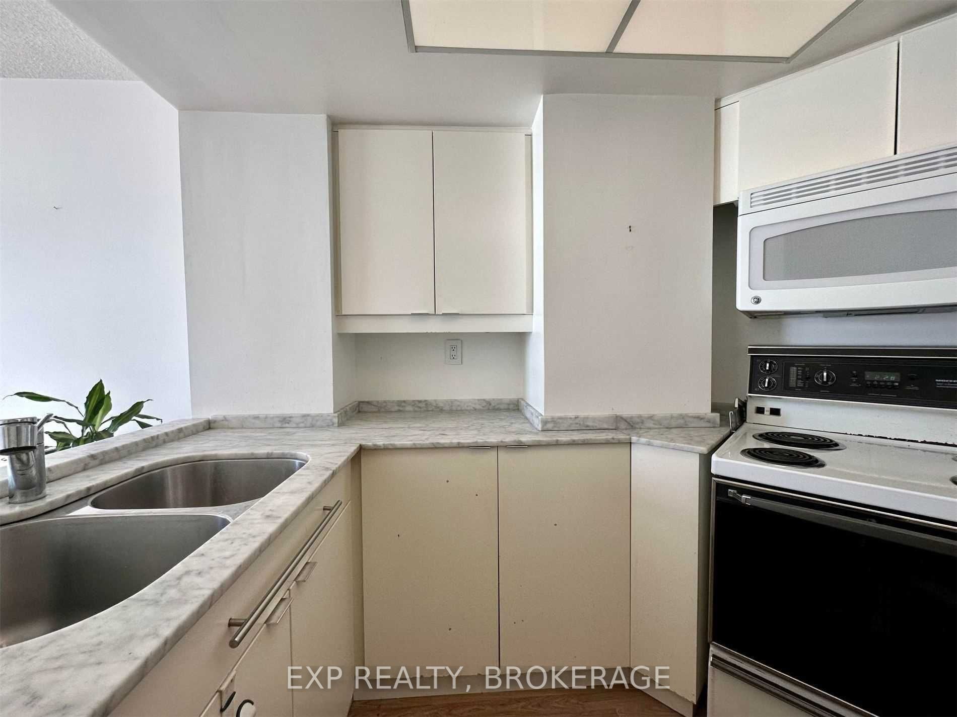 7 Broadway Ave, #604