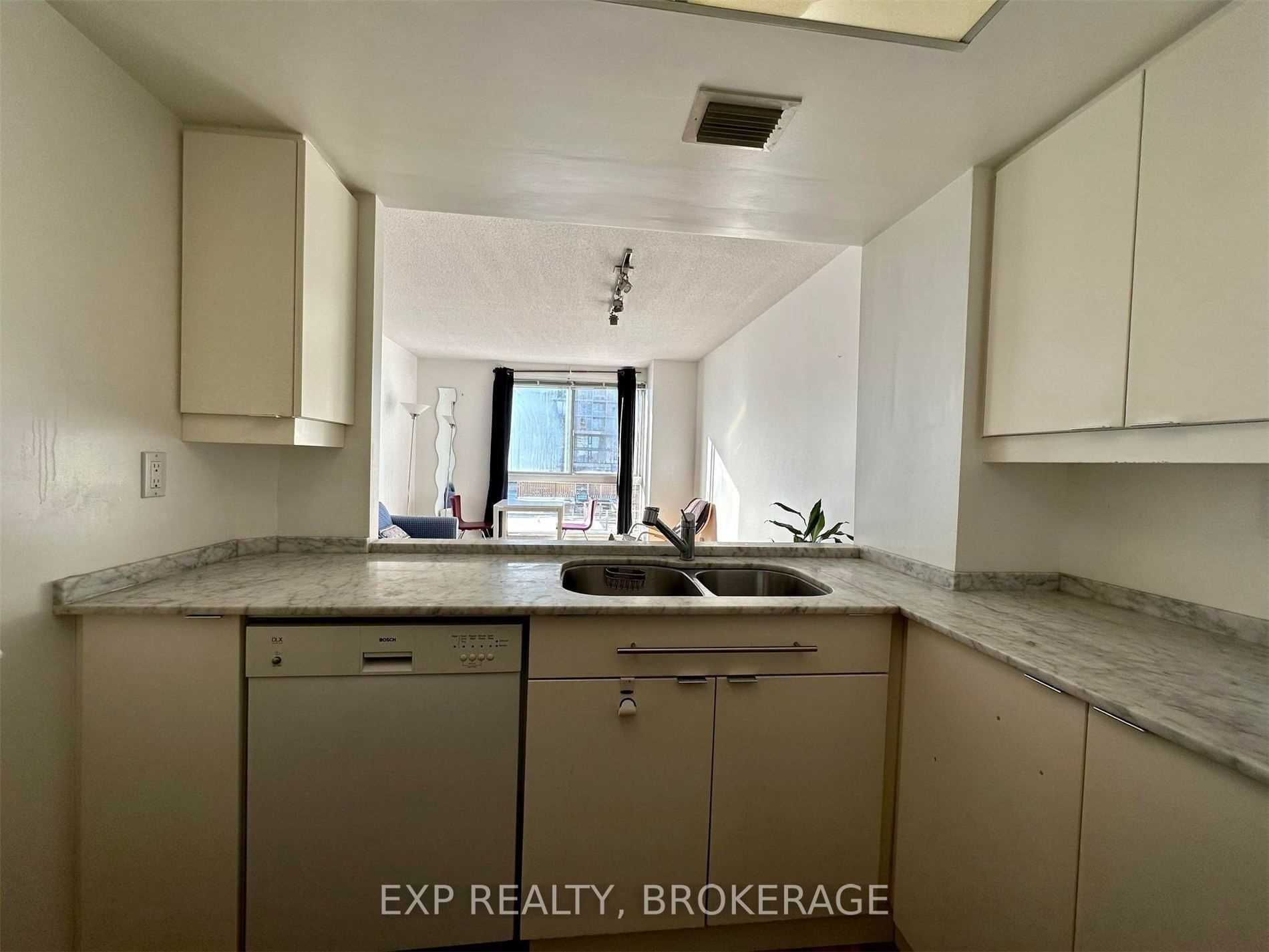 7 Broadway Ave, #604