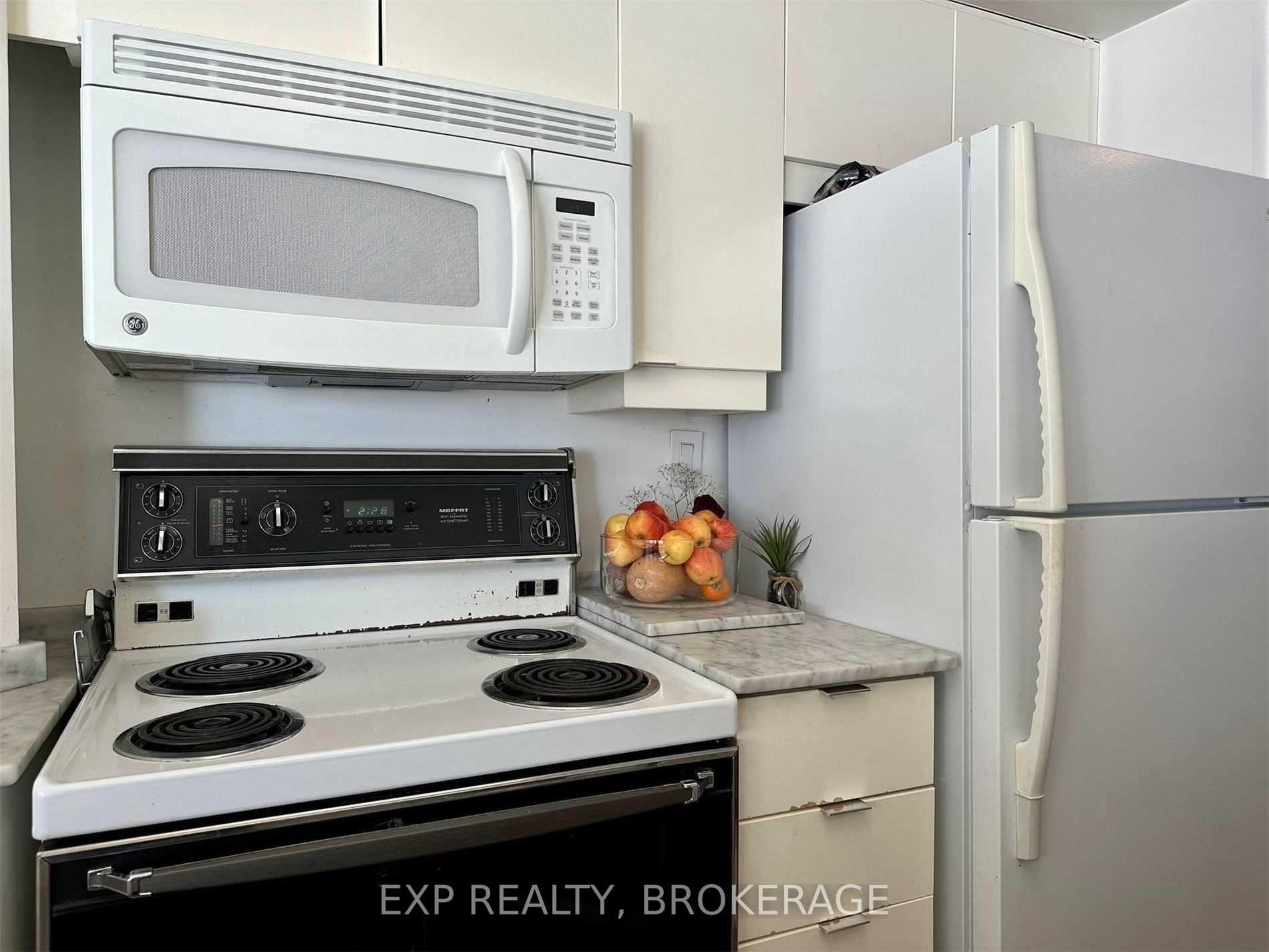 7 Broadway Ave, #604