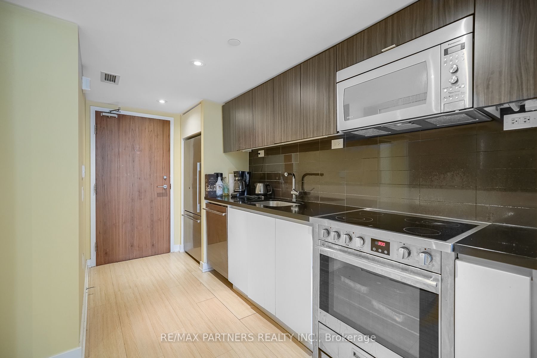 Listing C6007880 - Large Photo # 3