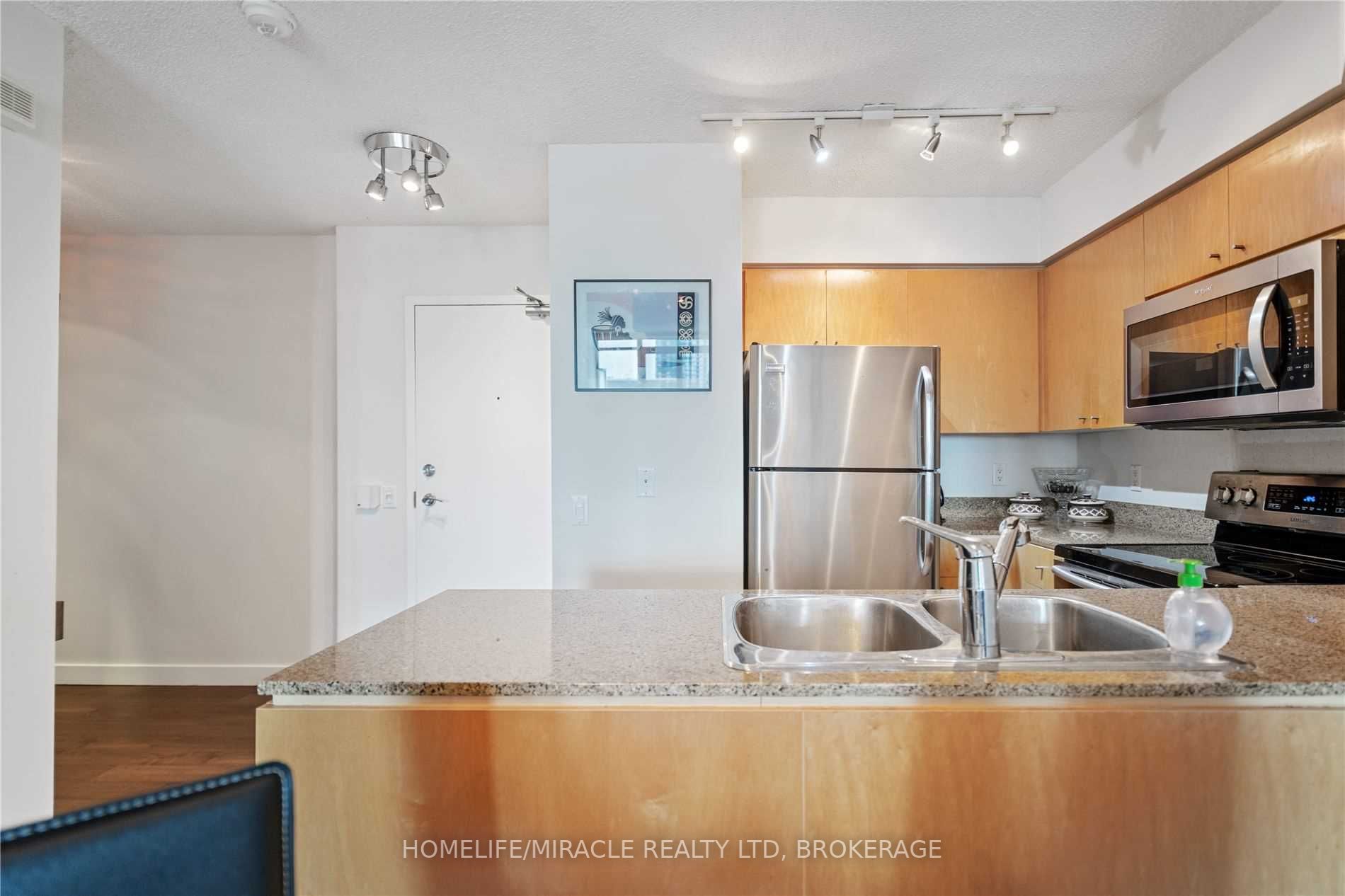361 Front St W, #2506