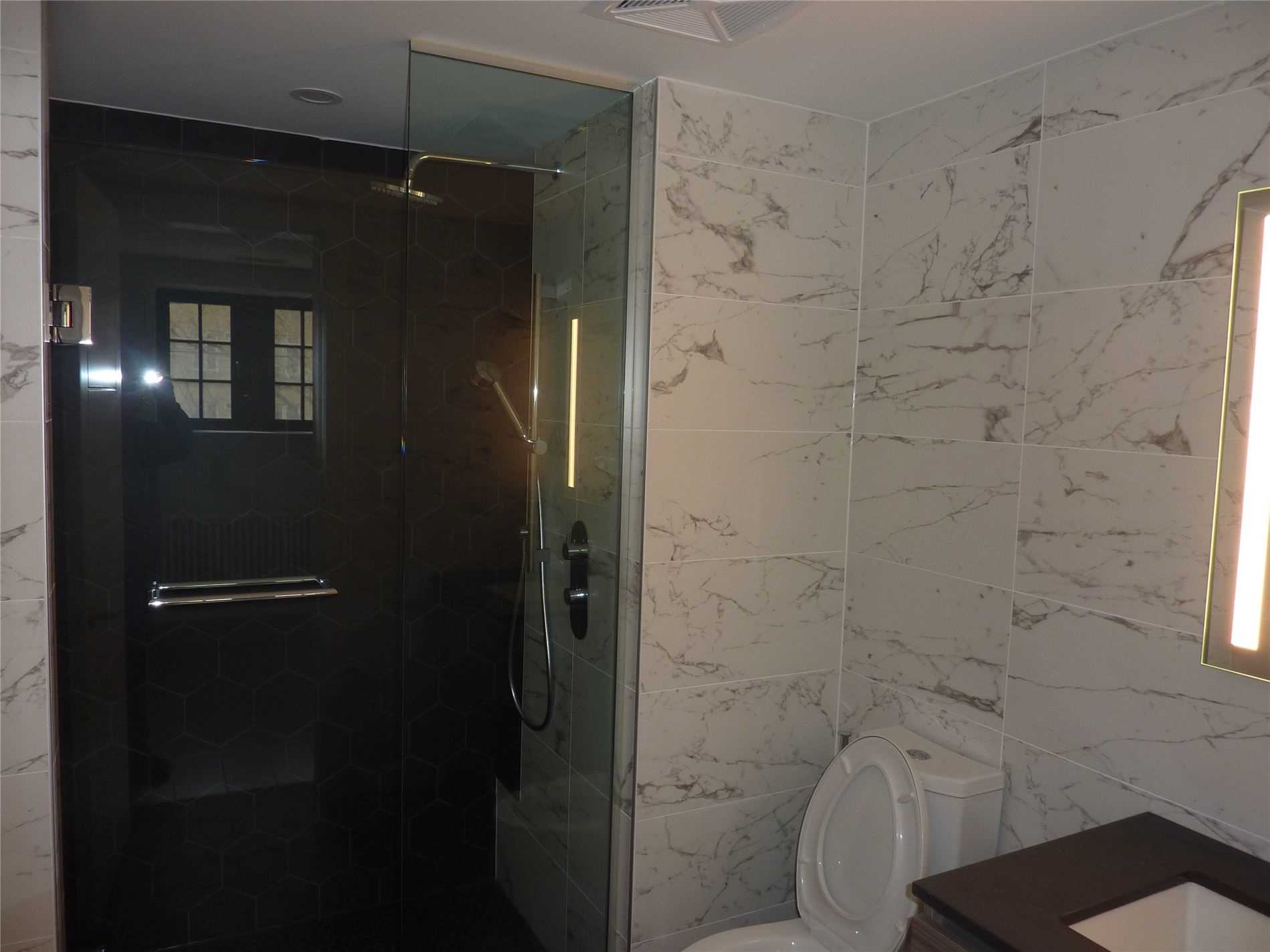 2 Clarendon Avenue #204