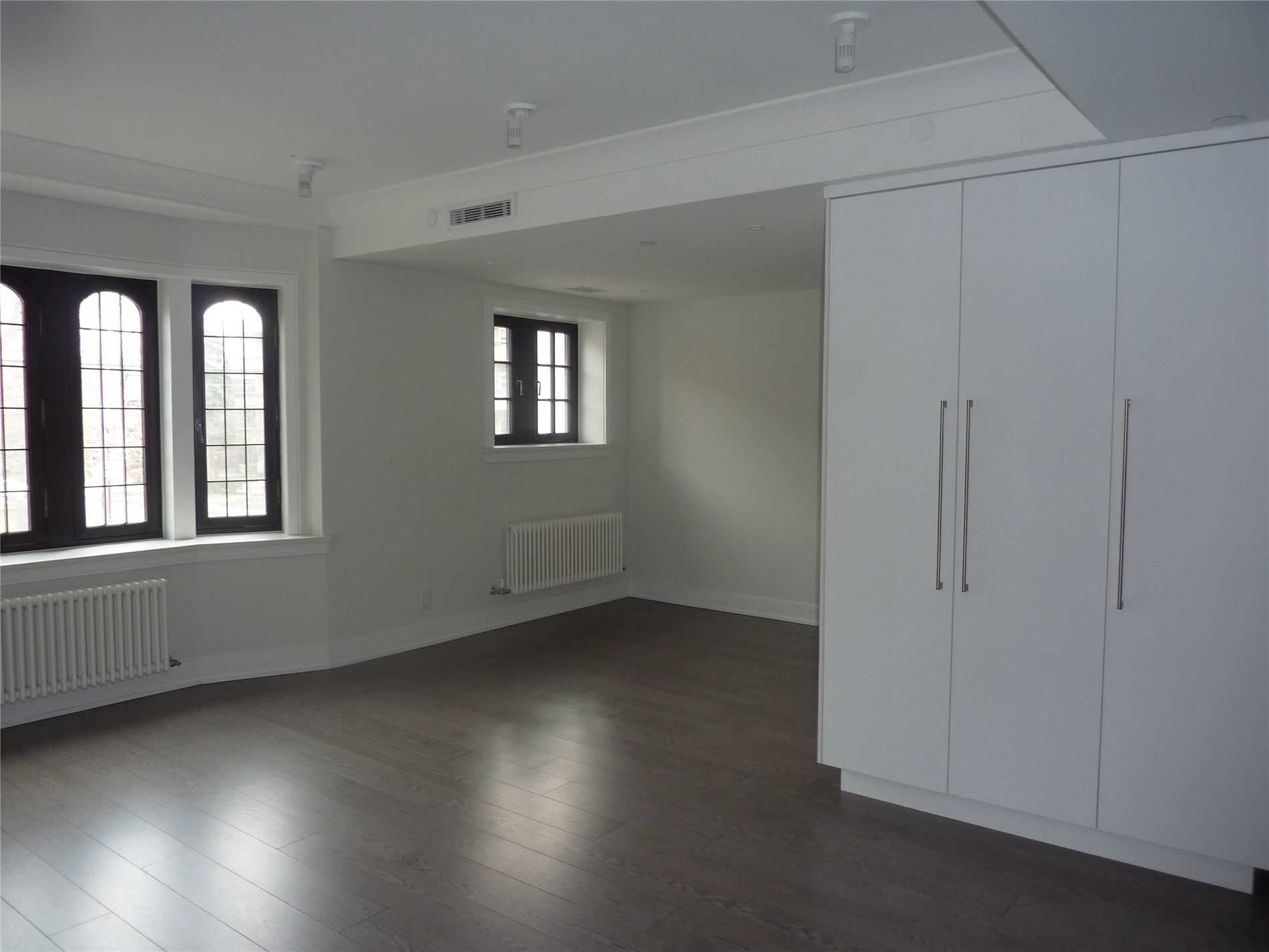 2 Clarendon Avenue #204