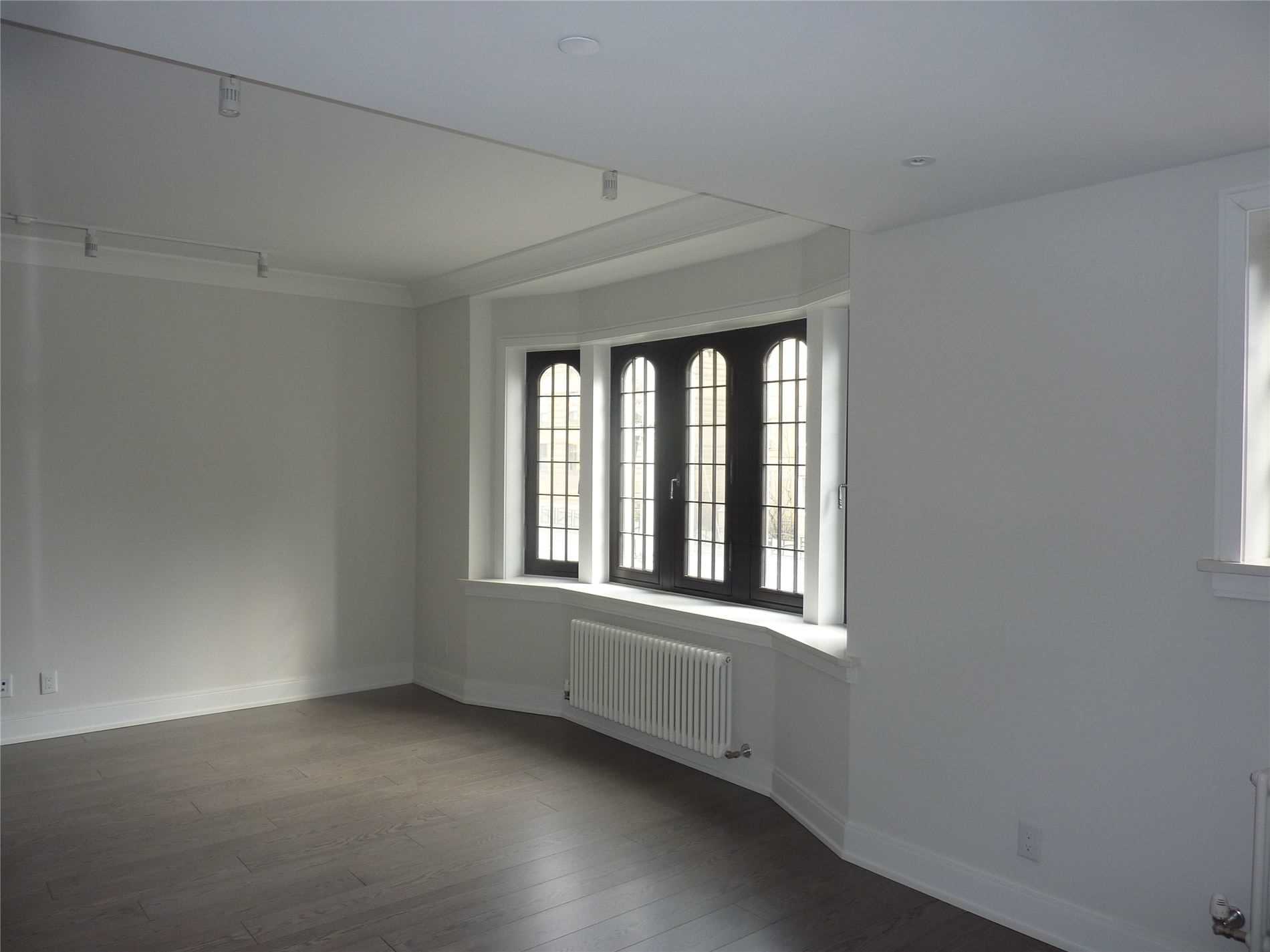 2 Clarendon Avenue #204