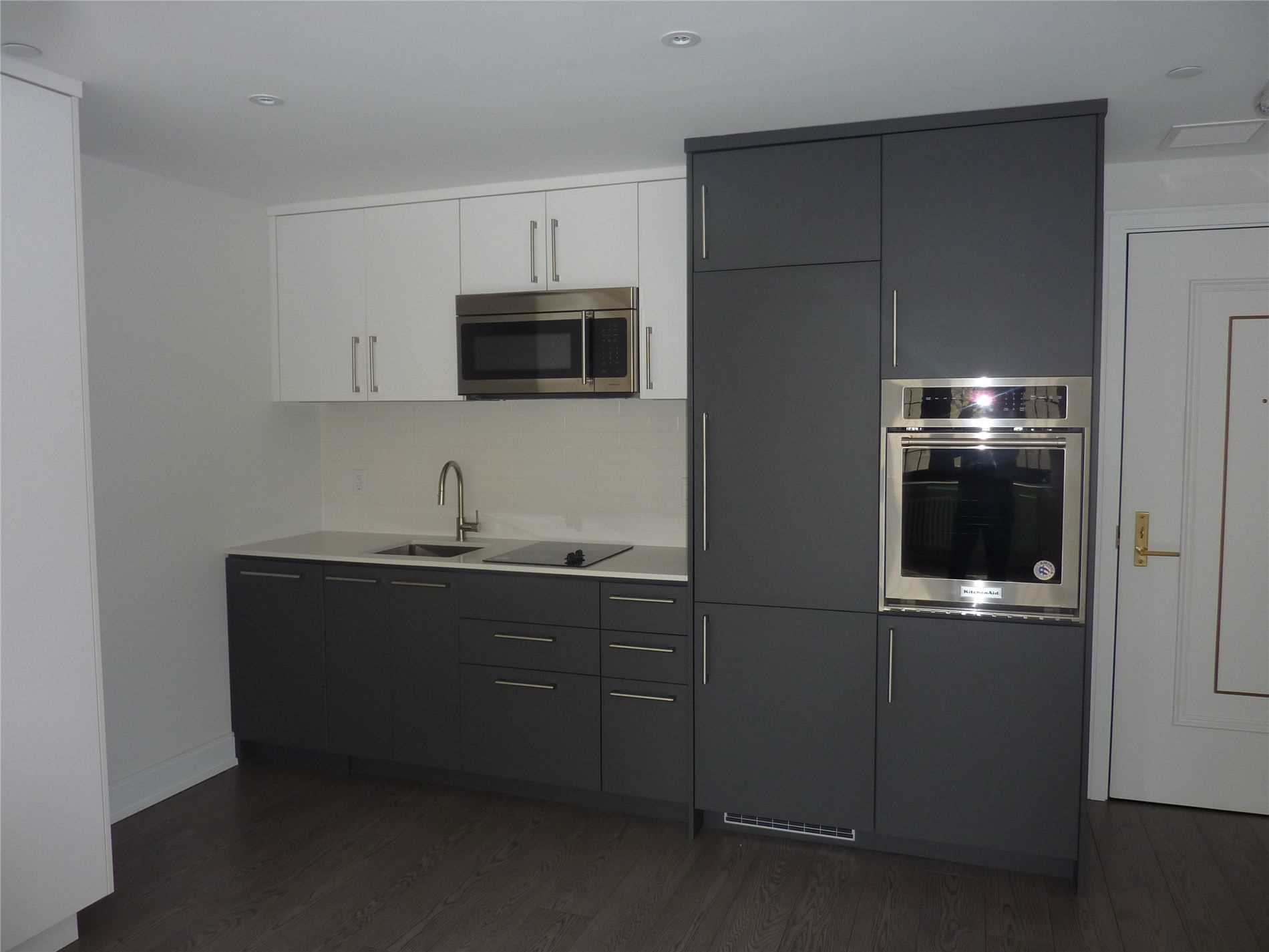 2 Clarendon Avenue #204