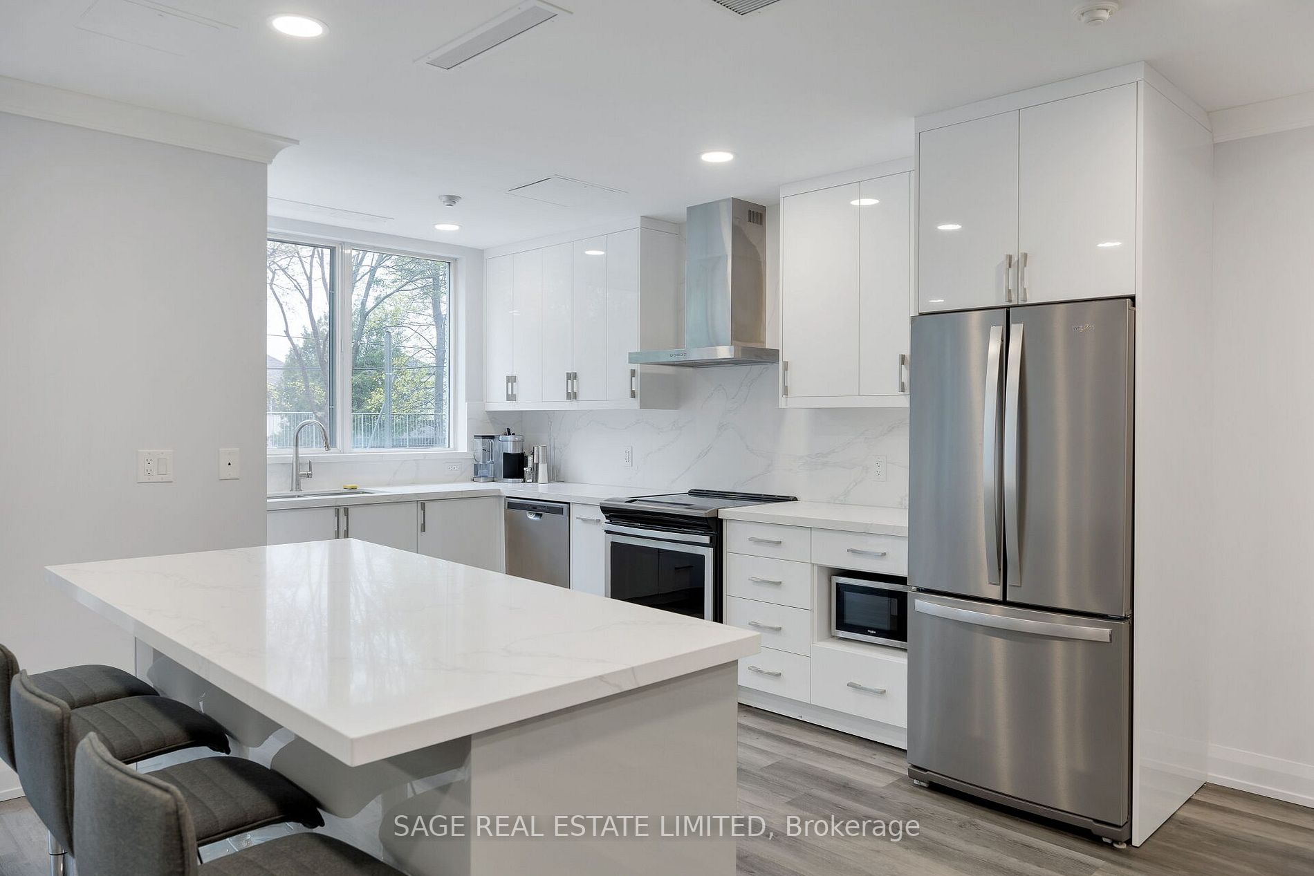 398 Eglinton Ave E, #706