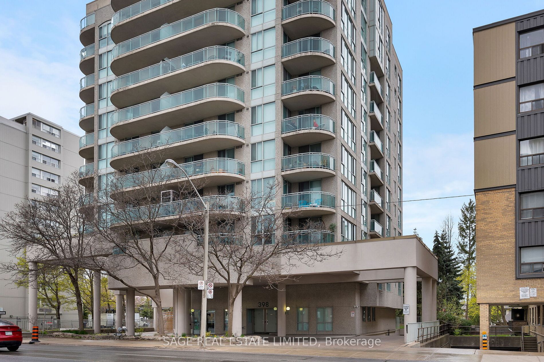 398 Eglinton Ave E, #706