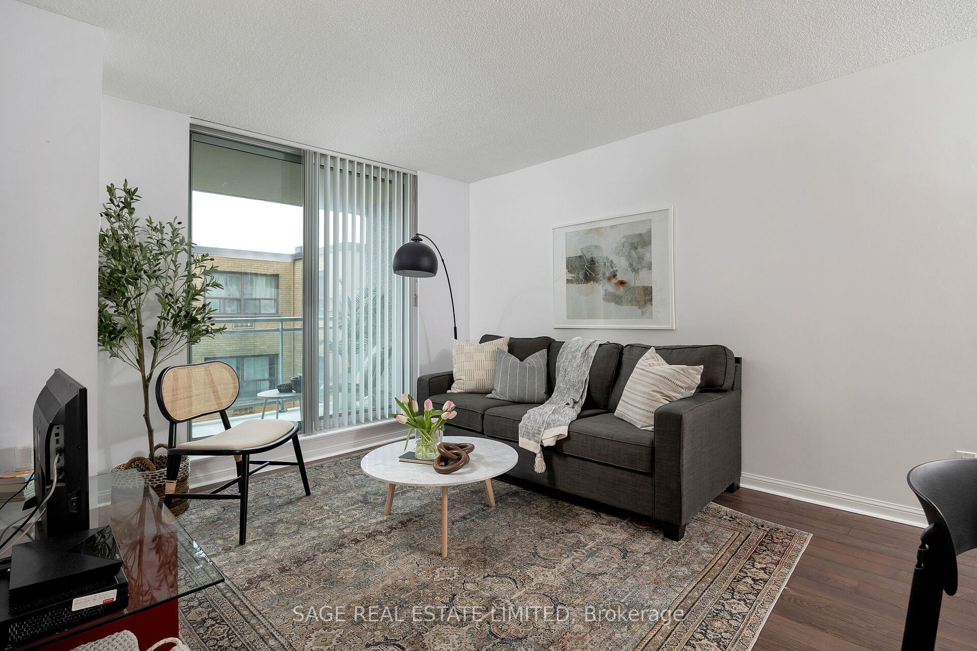 398 Eglinton Ave E, #706