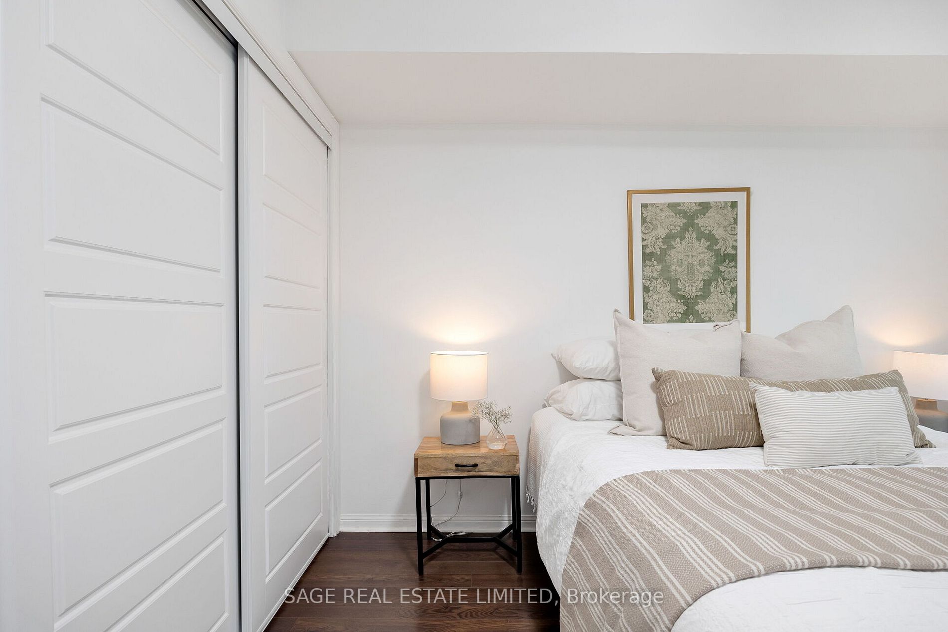398 Eglinton Ave E, #706