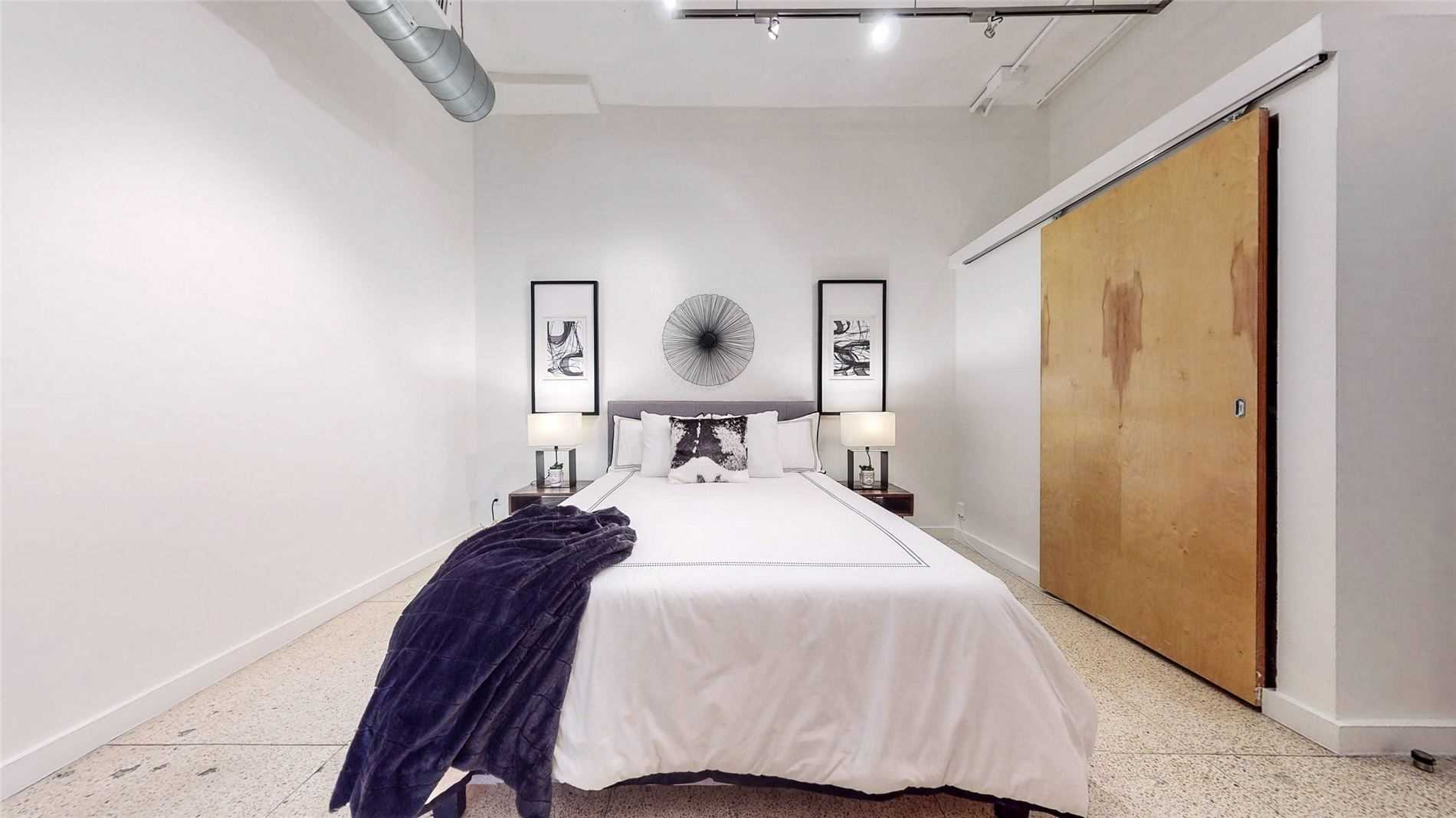 365 Dundas St E, #102