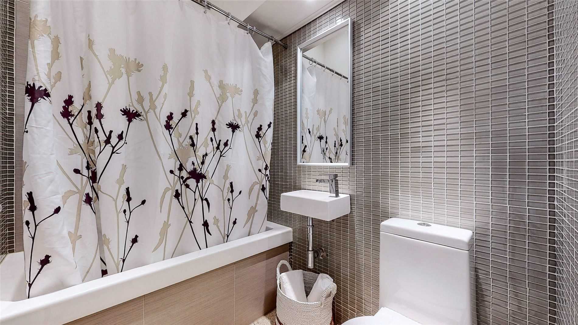 365 Dundas St E, #102