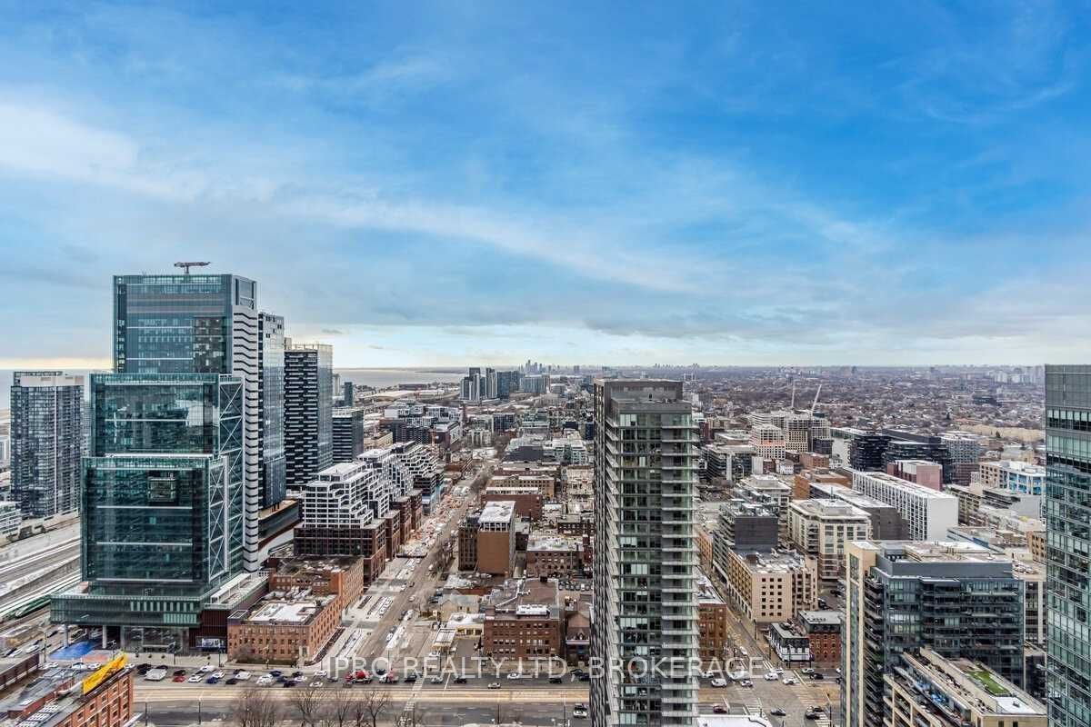 88 Blue Jays Way, #4105
