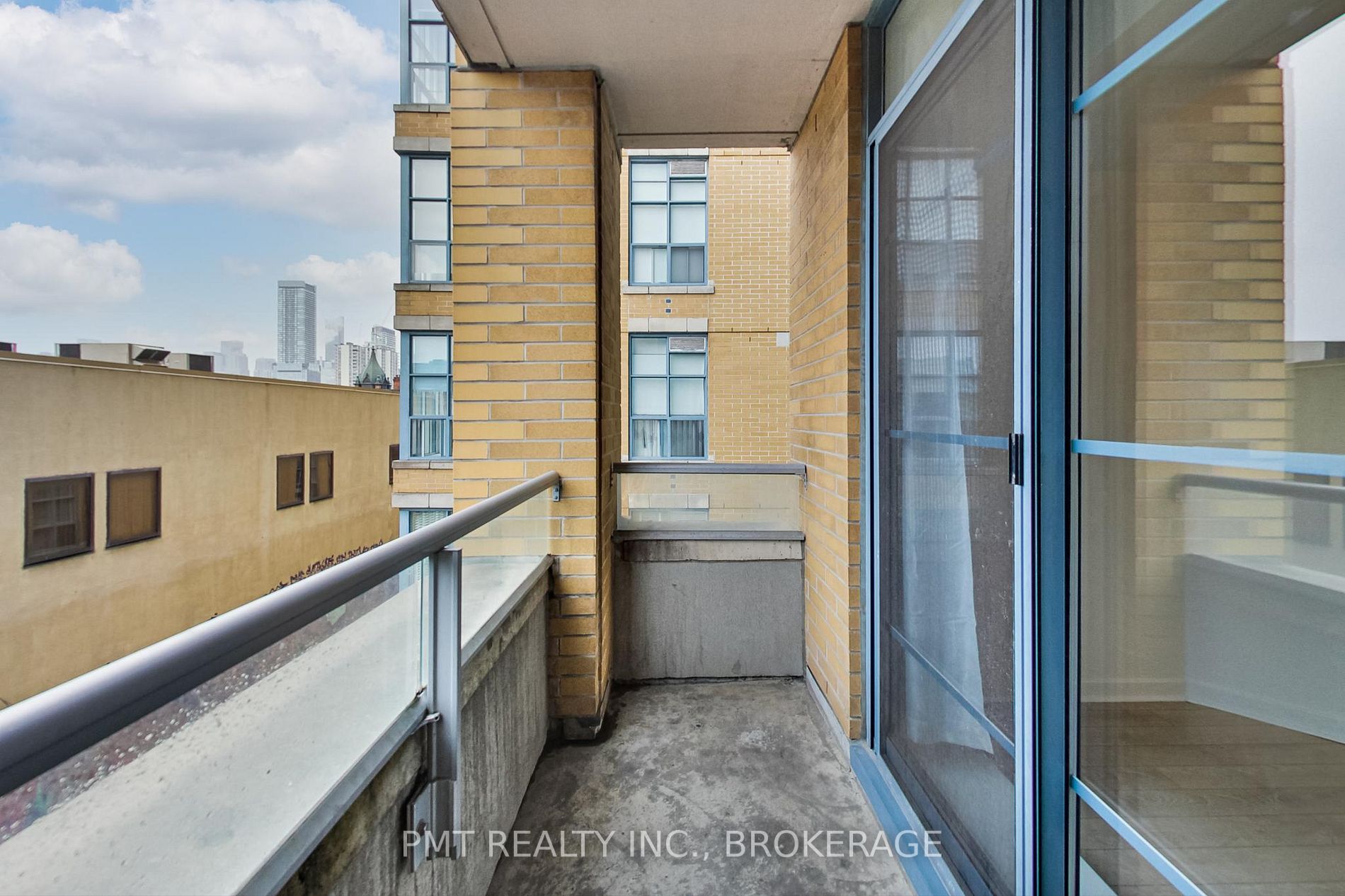 438 Richmond Street W, #306