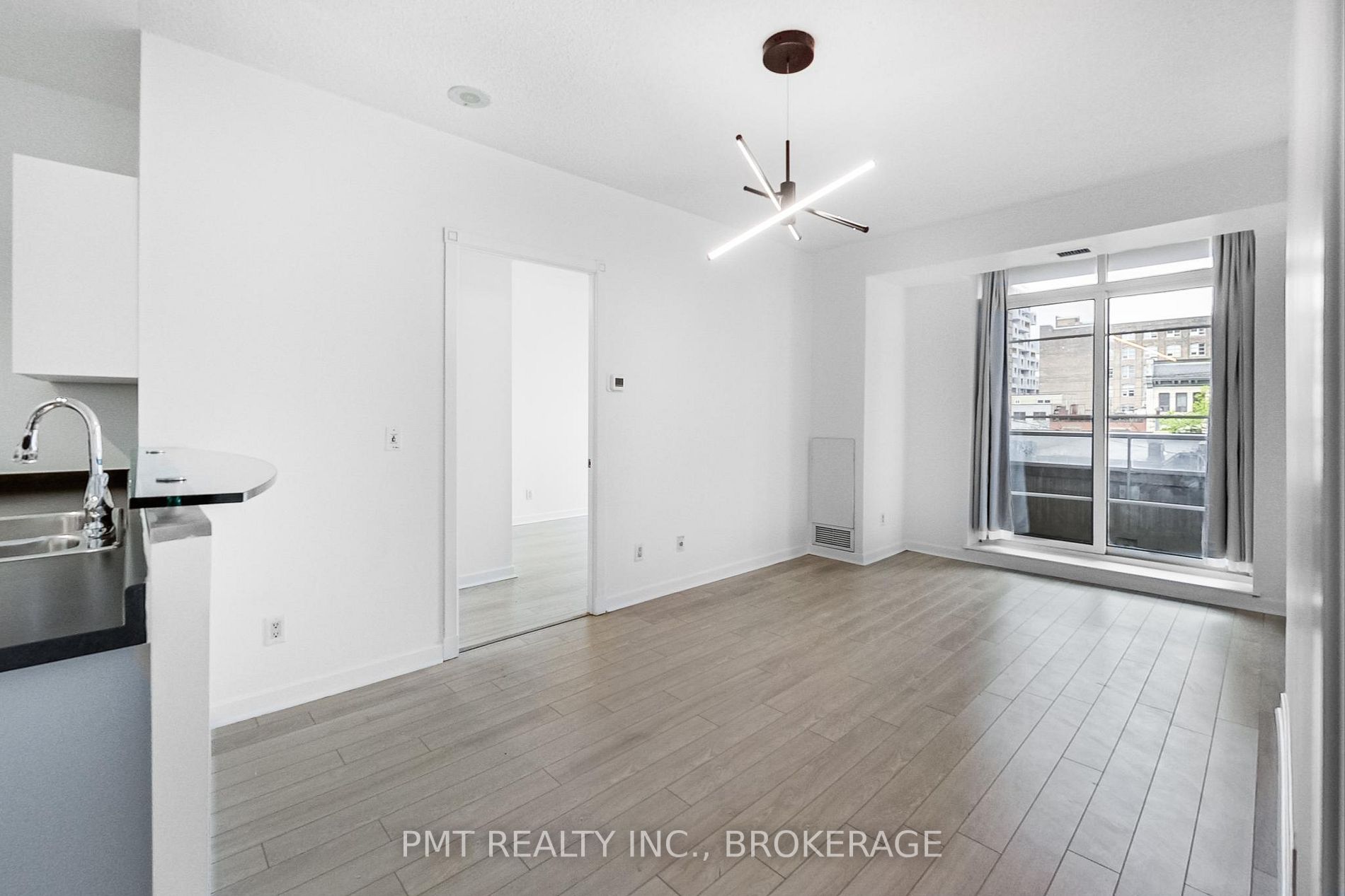 438 Richmond Street W, #306