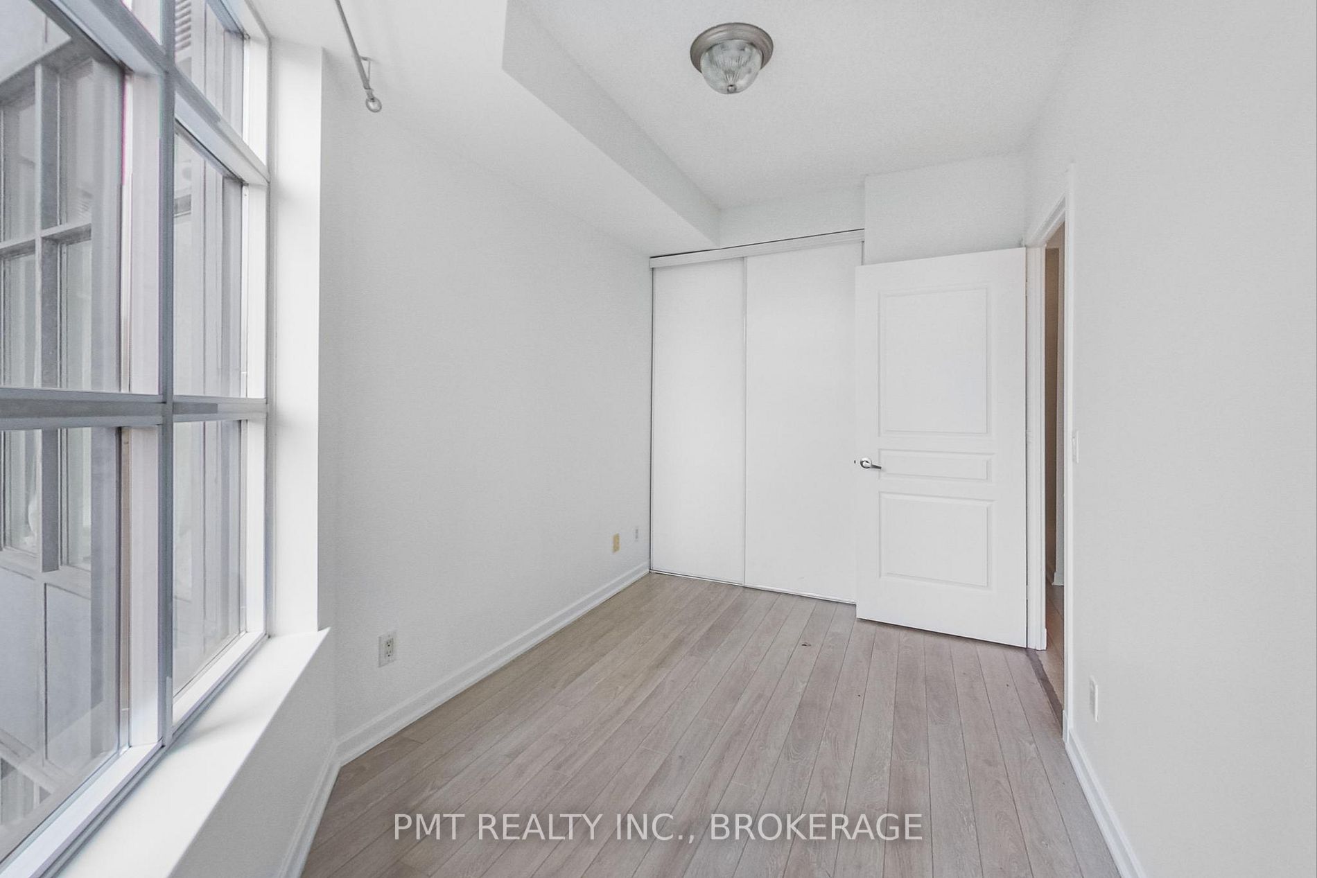 438 Richmond Street W, #306