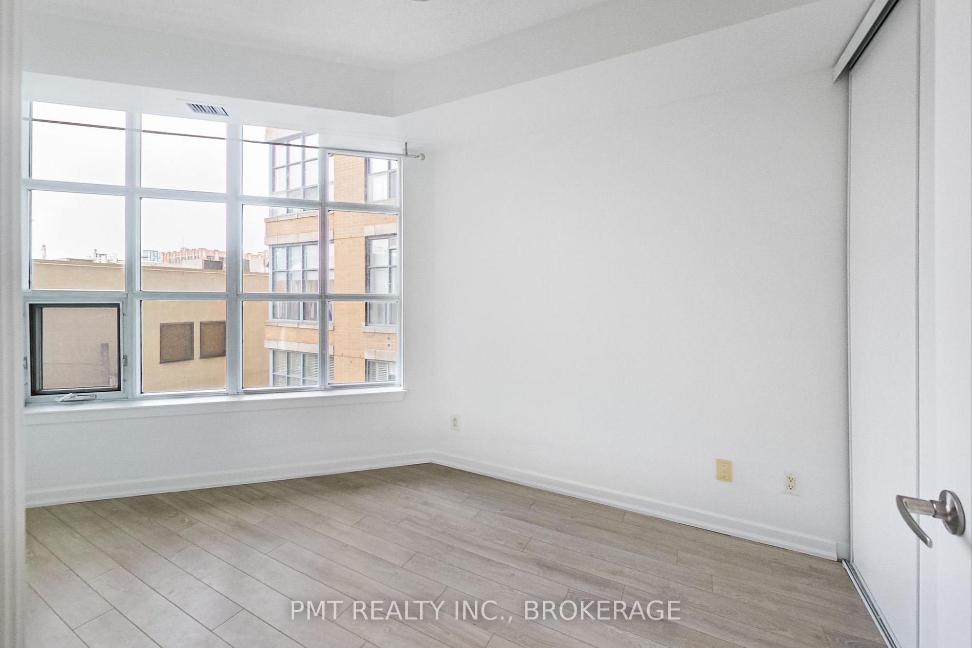 438 Richmond Street W, #306