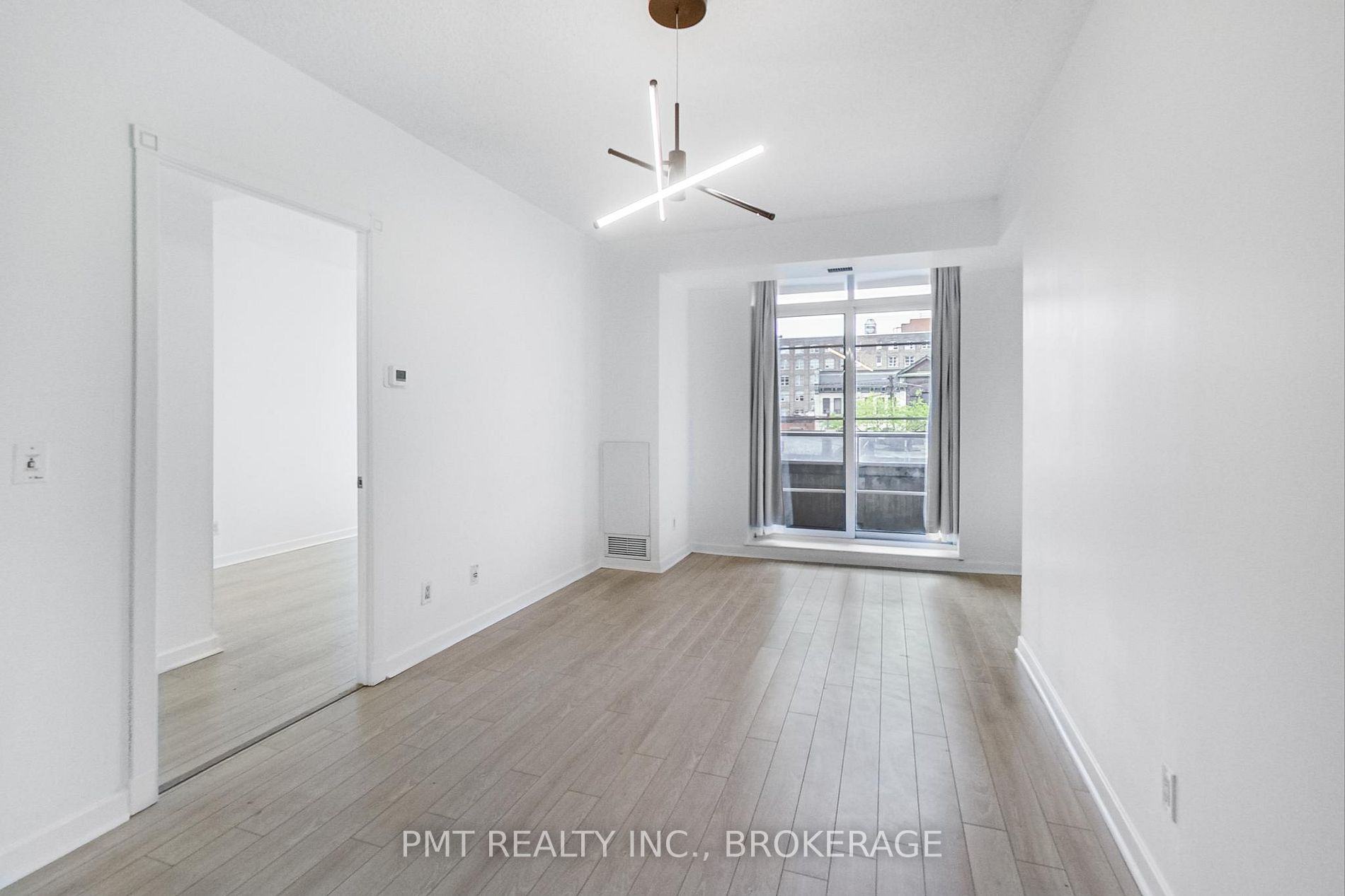 438 Richmond Street W, #306