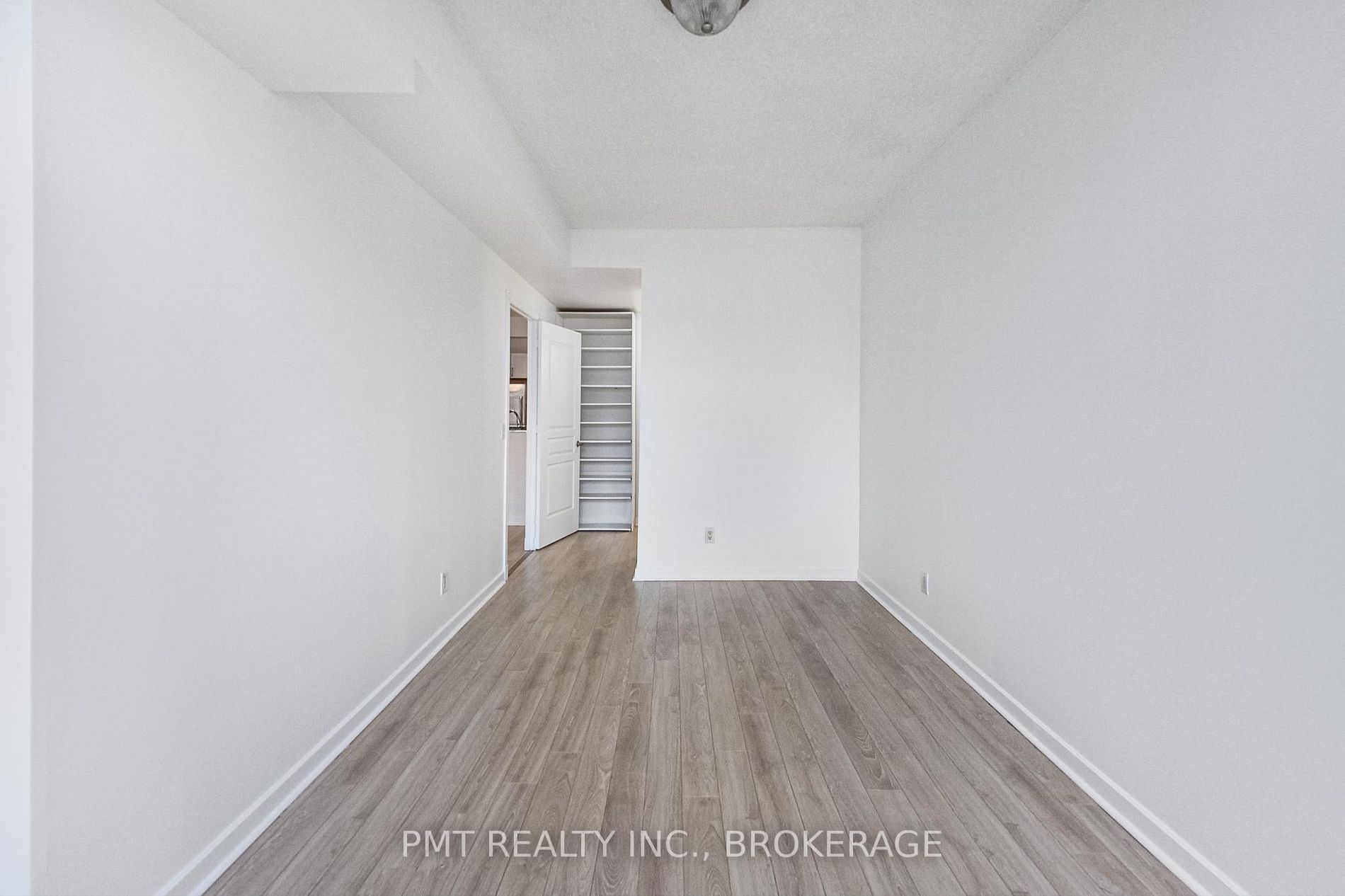438 Richmond Street W, #306