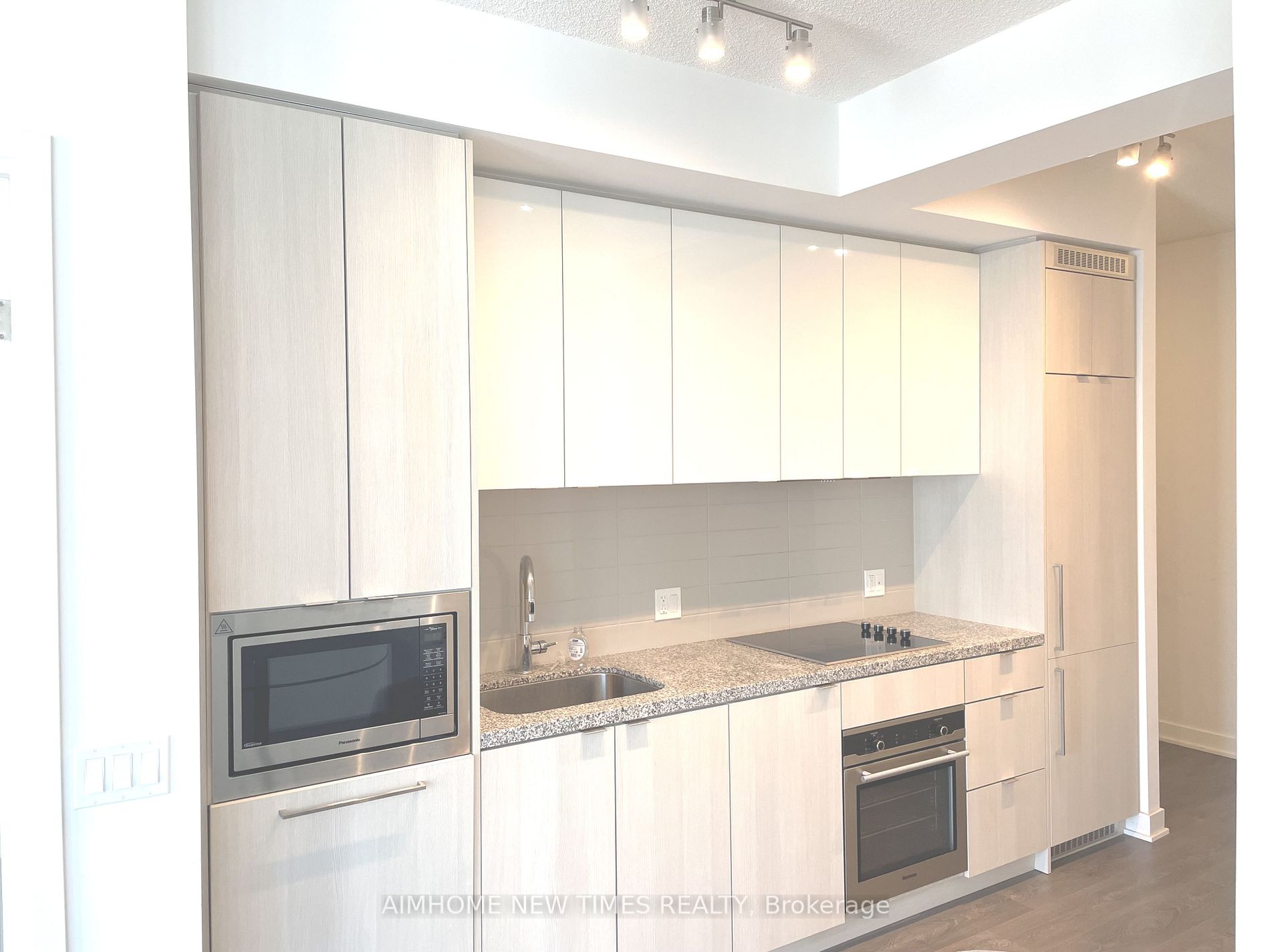 125 Blue Jays Way, #4108
