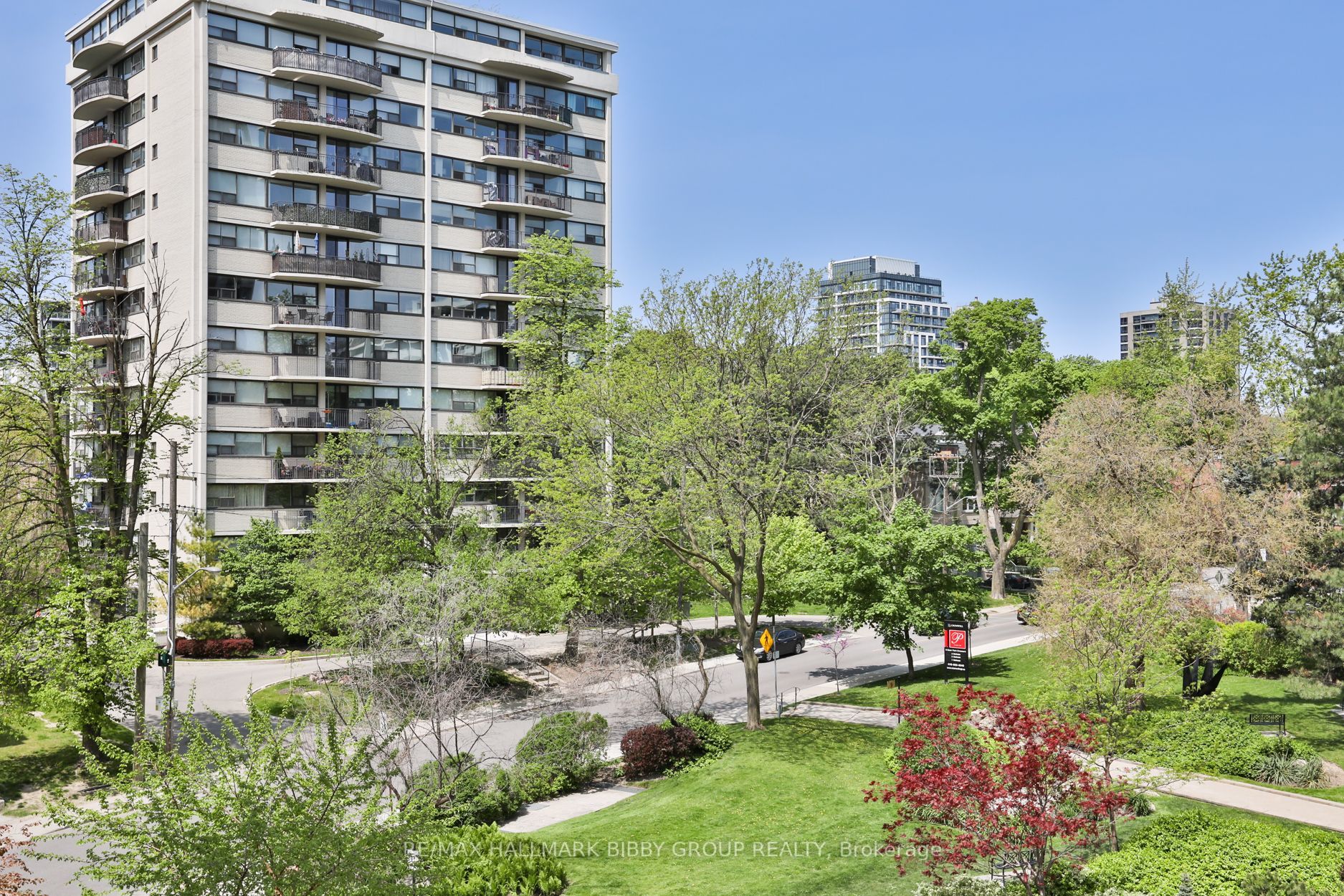 1 Deer Park Cres, #401