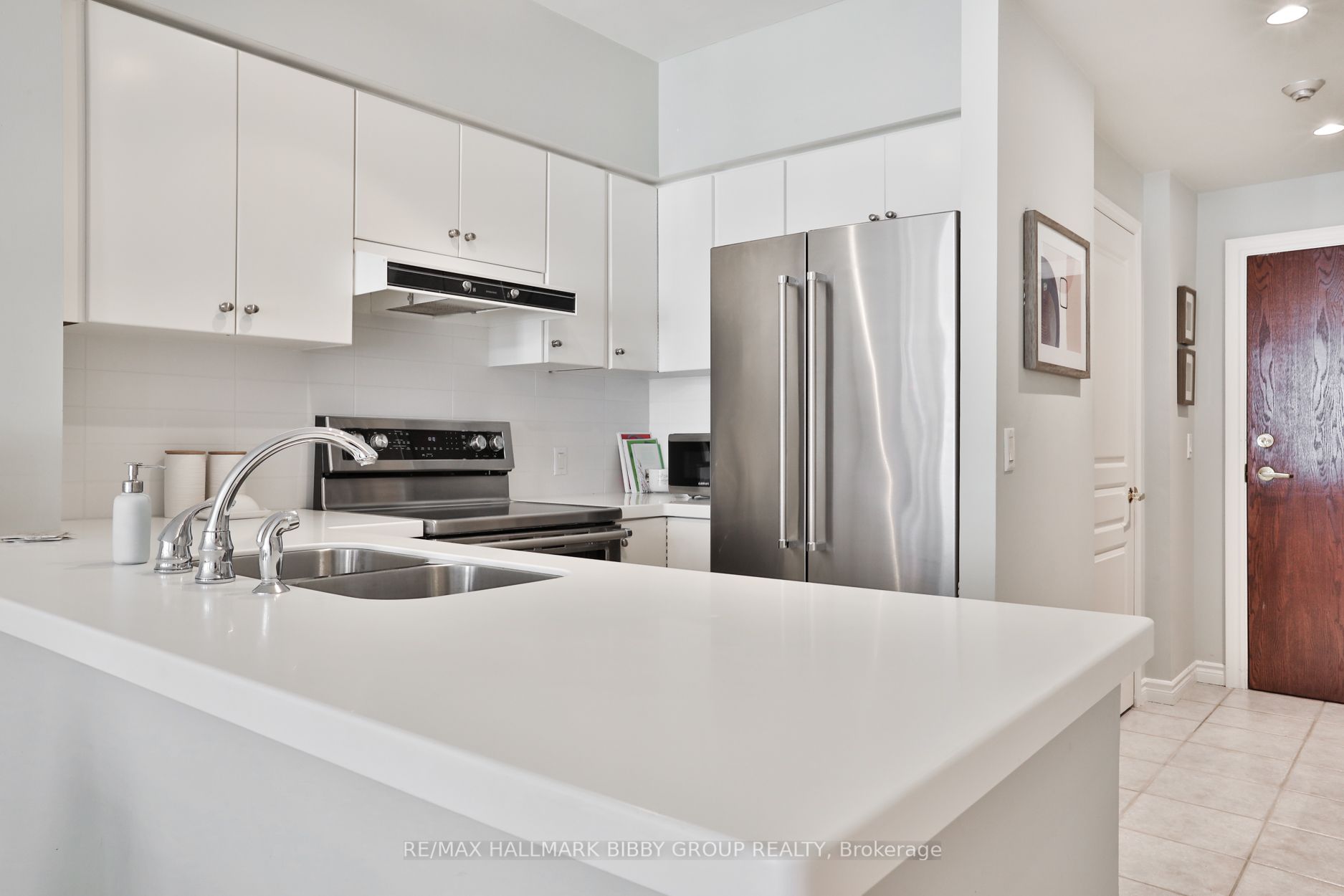 1 Deer Park Cres, #401