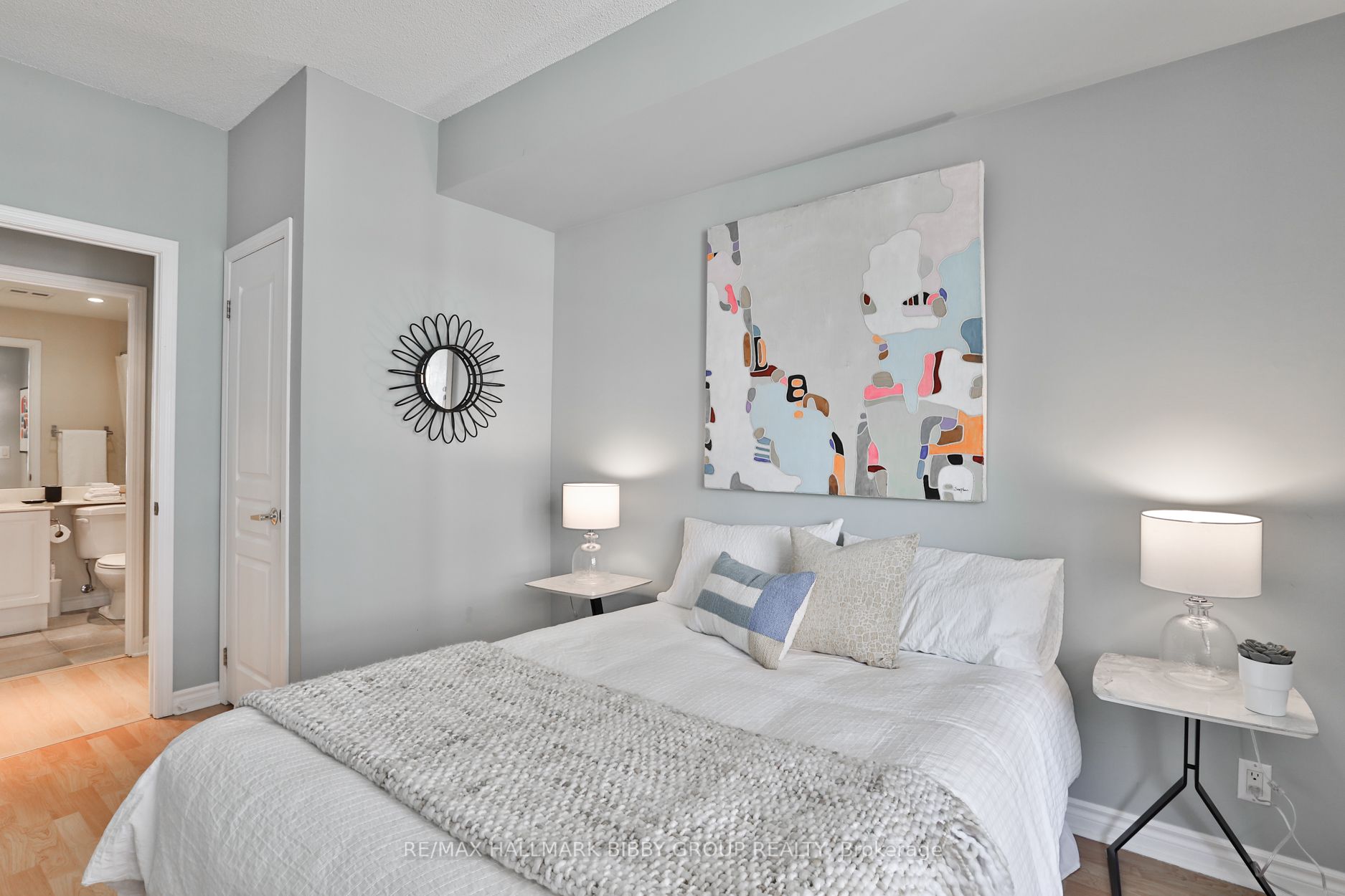 1 Deer Park Cres, #401