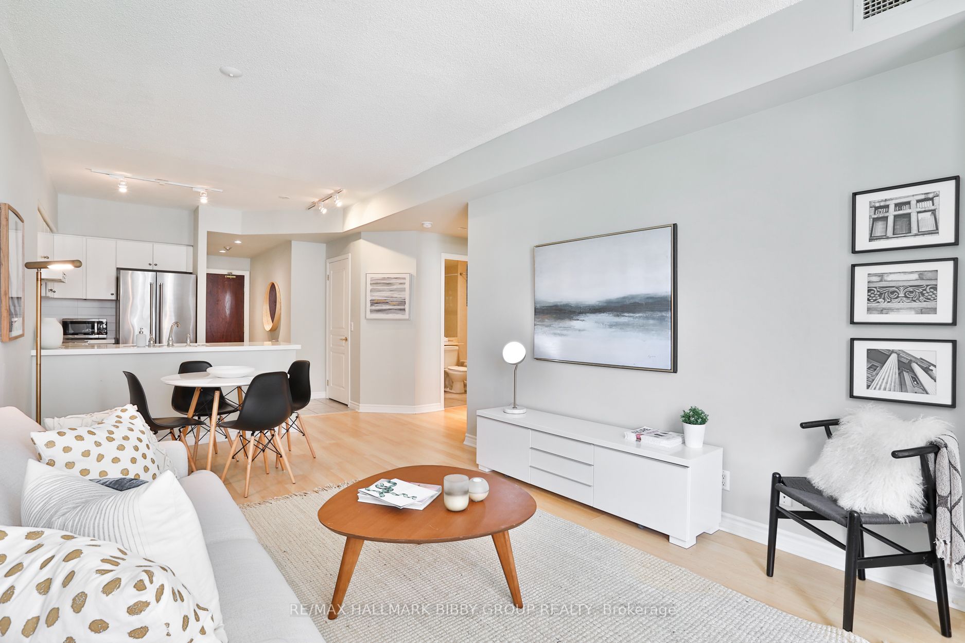 1 Deer Park Cres, #401