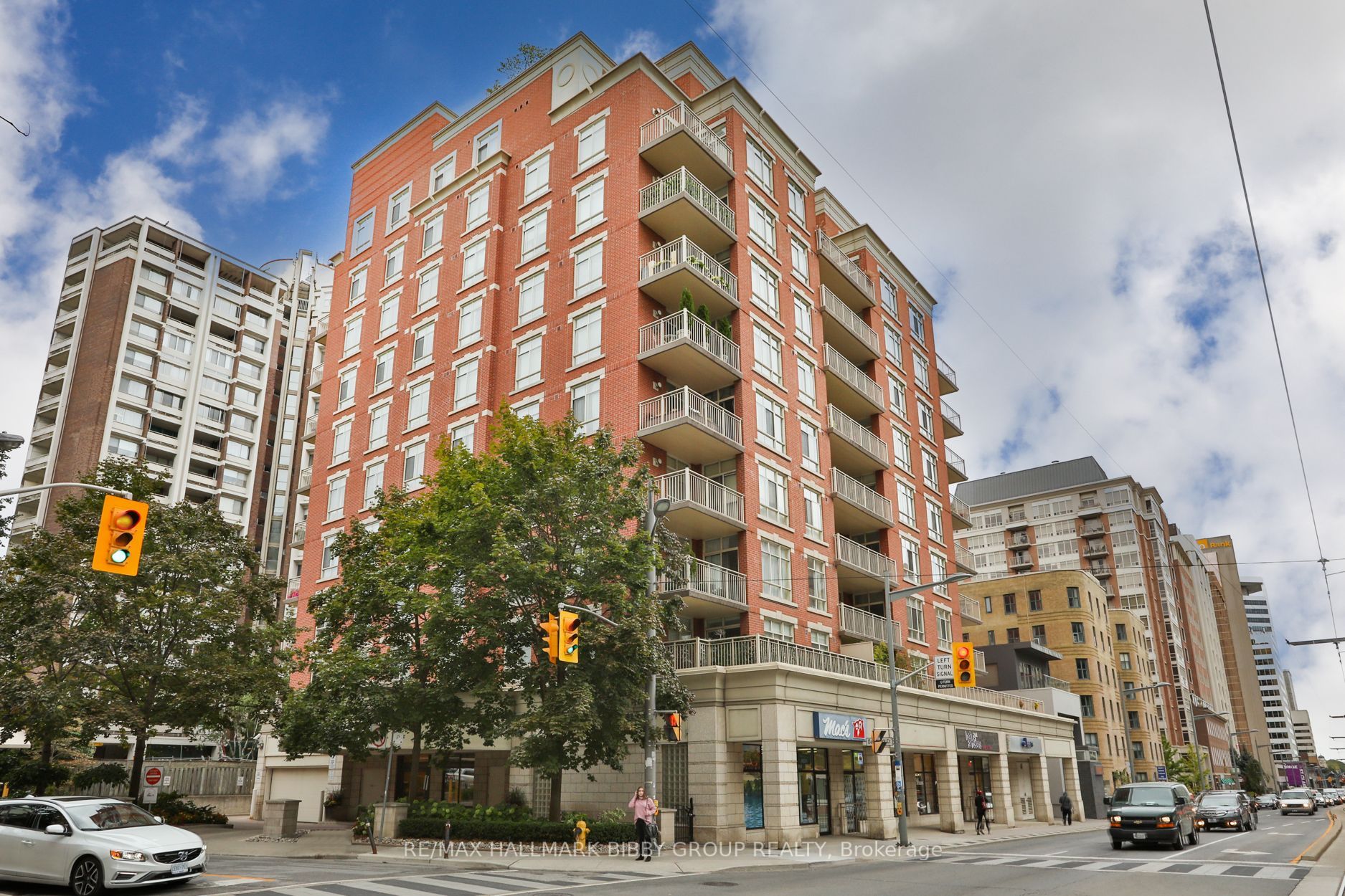 1 Deer Park Cres, #401