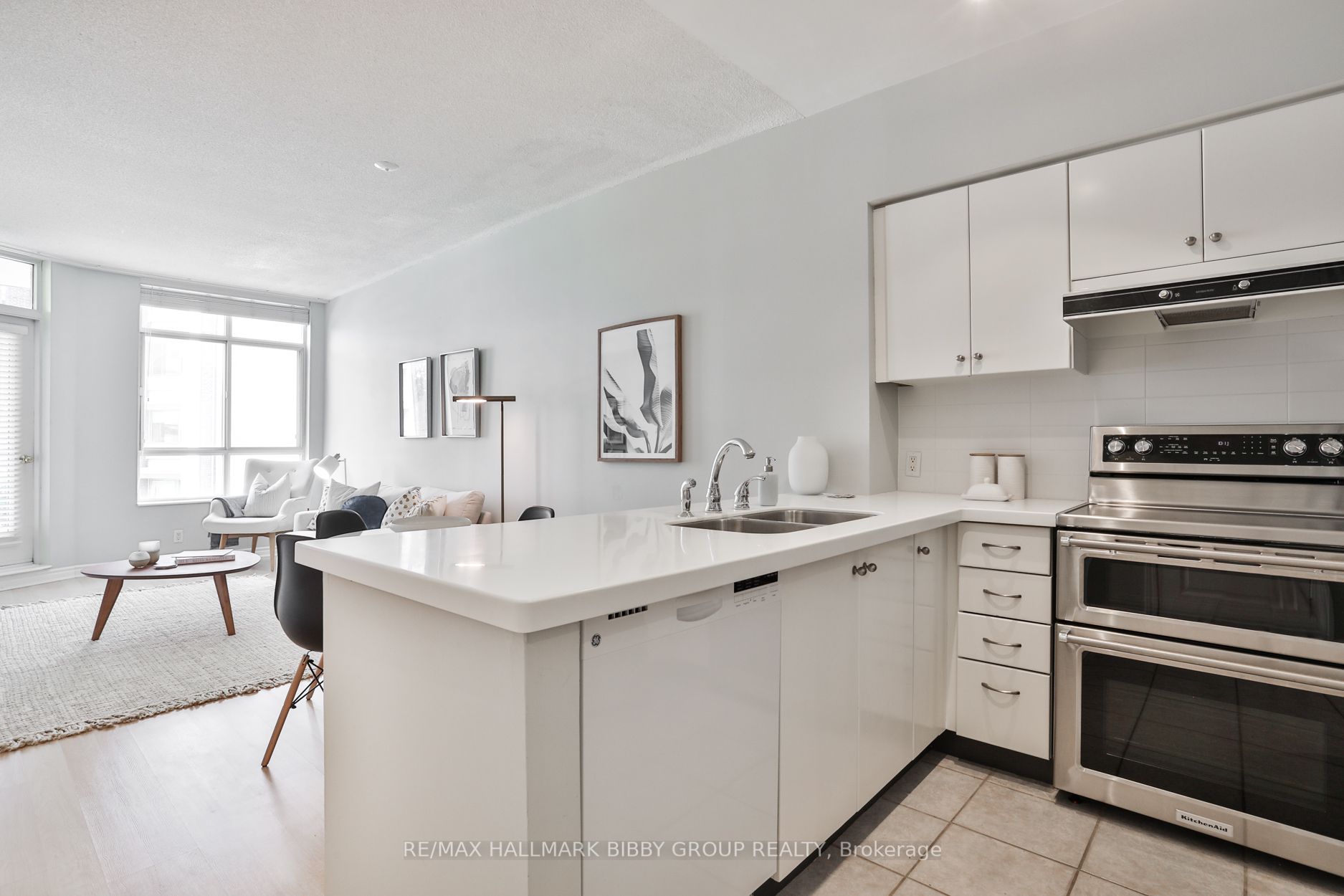 1 Deer Park Cres, #401