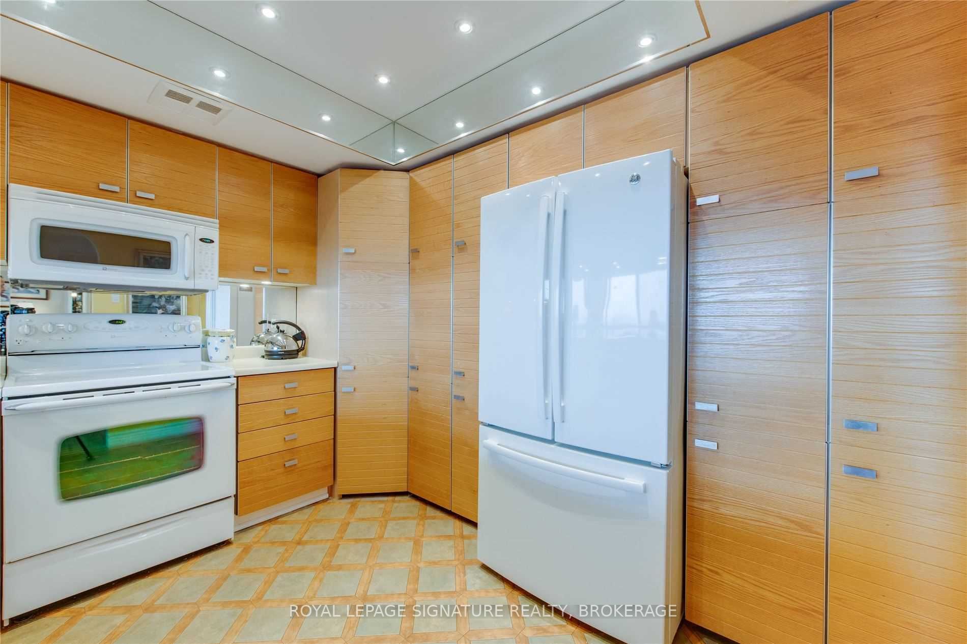 65 Skymark Dr, #2901