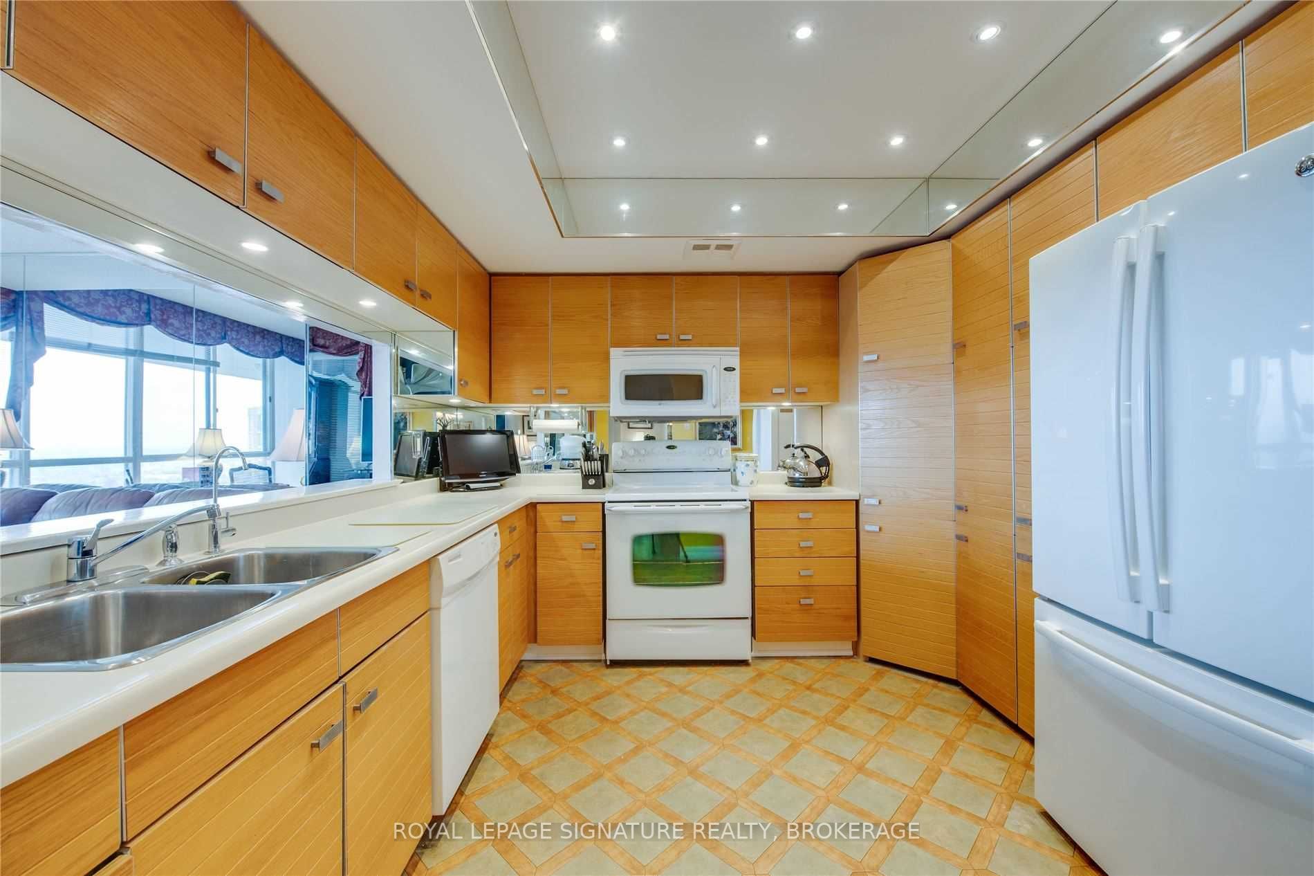 65 Skymark Dr, #2901