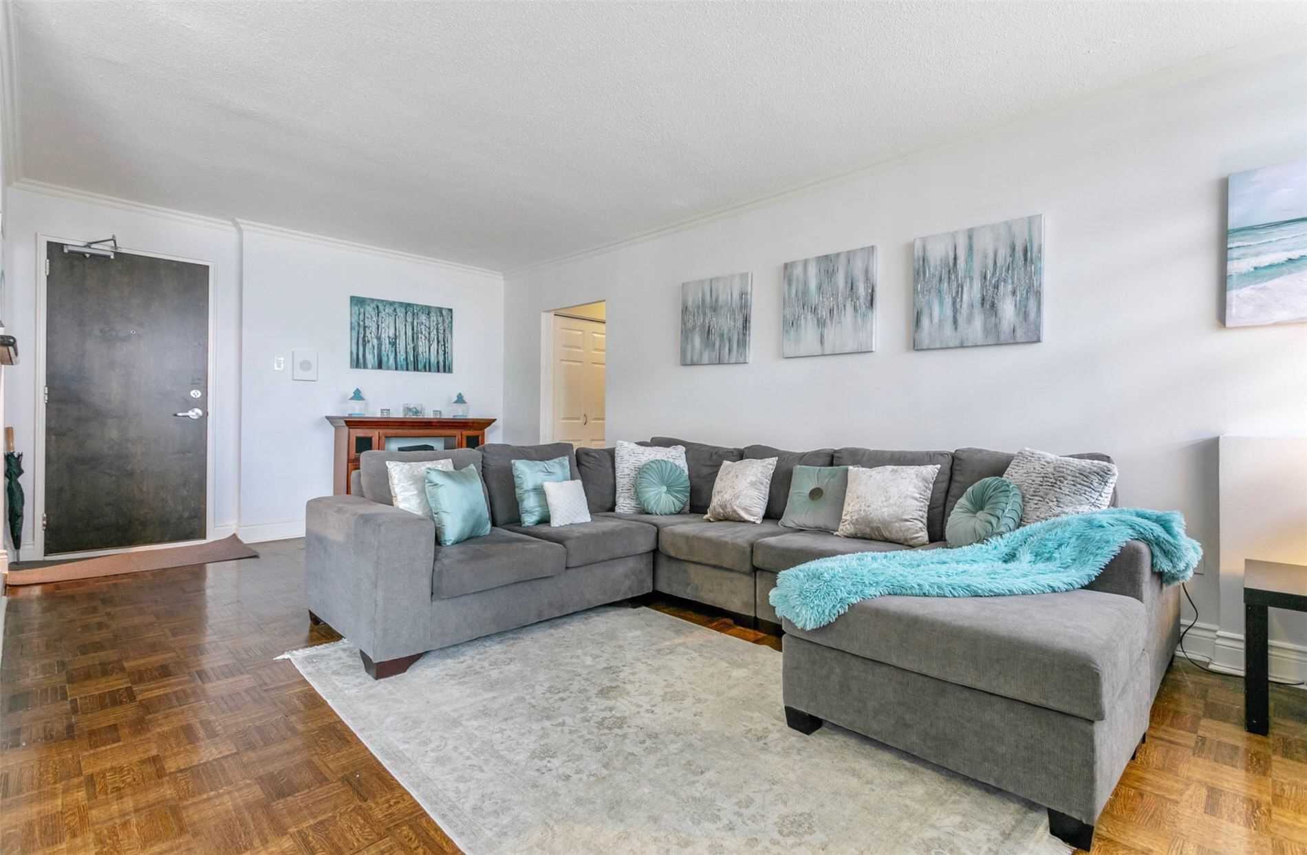 5949 Yonge Street #801