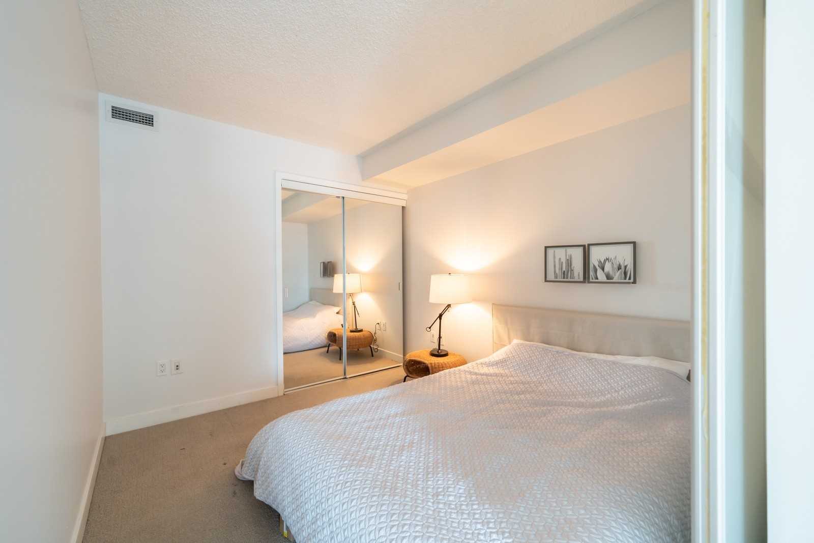 4K Spadina Ave, #317