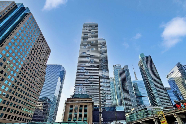 100 Harbour St, Toronto