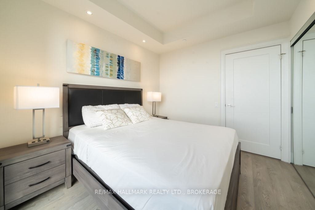 30 Roehampton Ave, #Ph01