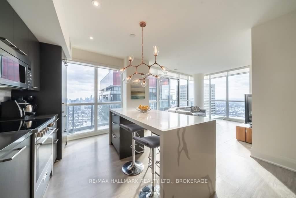 30 Roehampton Ave, #Ph01
