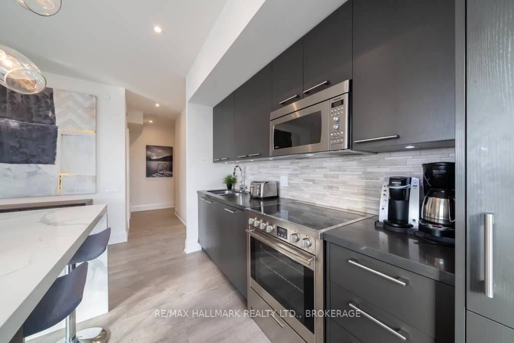 30 Roehampton Ave, #Ph01