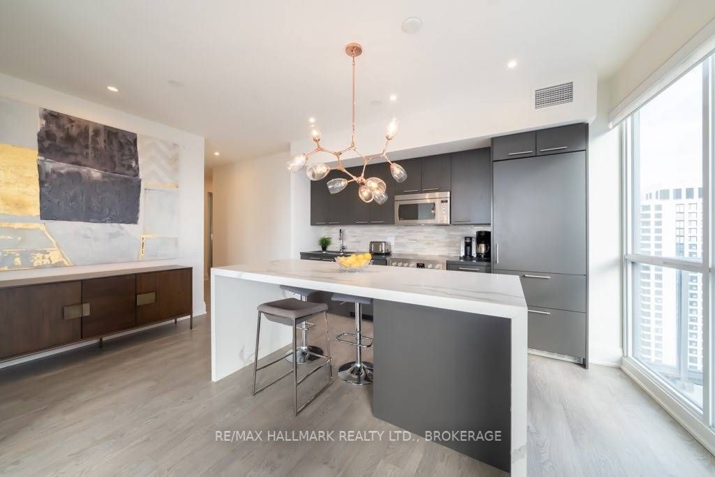 30 Roehampton Ave, #Ph01