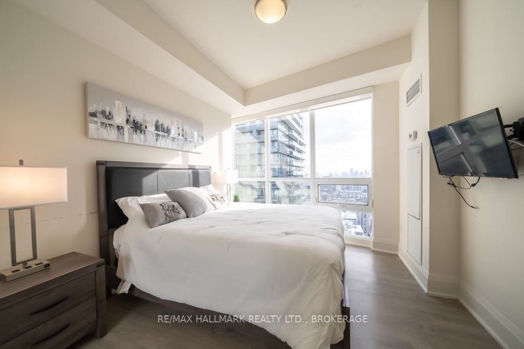 30 Roehampton Ave, #Ph01