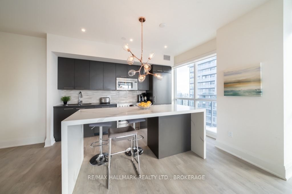 30 Roehampton Ave, #Ph01