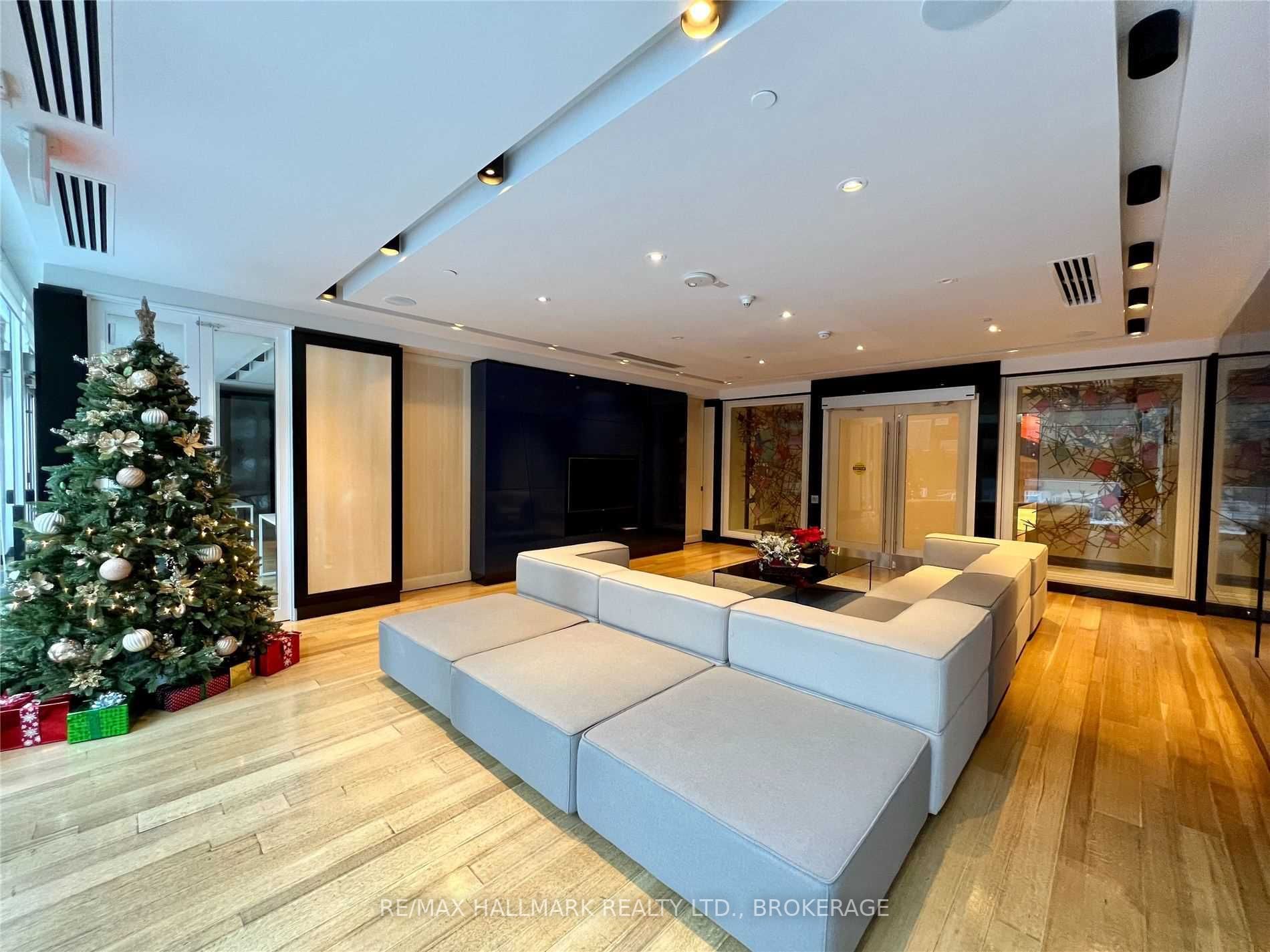 30 Roehampton Ave, #Ph01