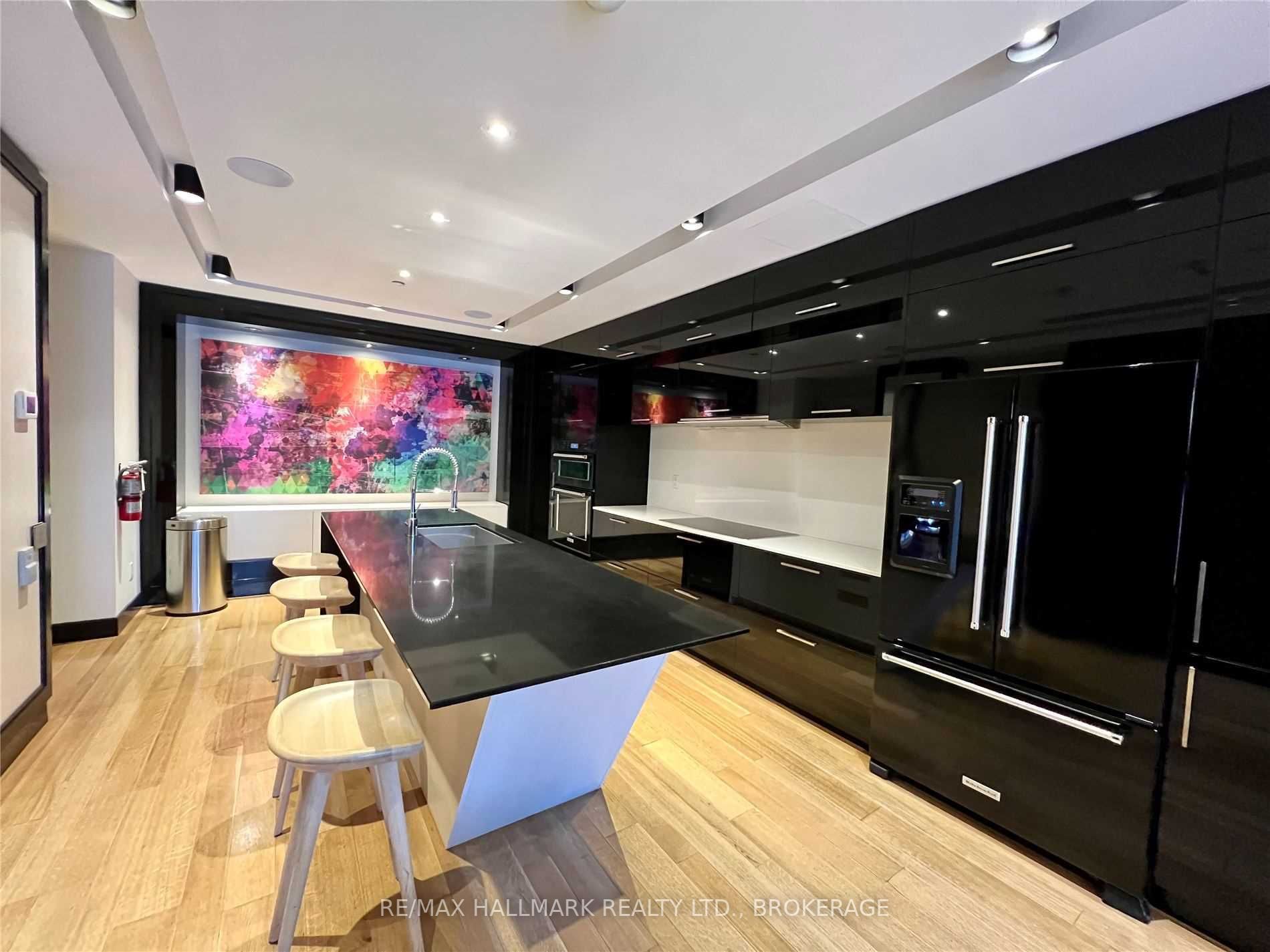30 Roehampton Ave, #Ph01