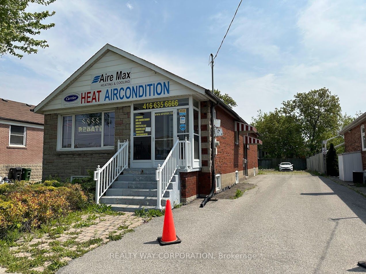 647 Sheppard Ave W