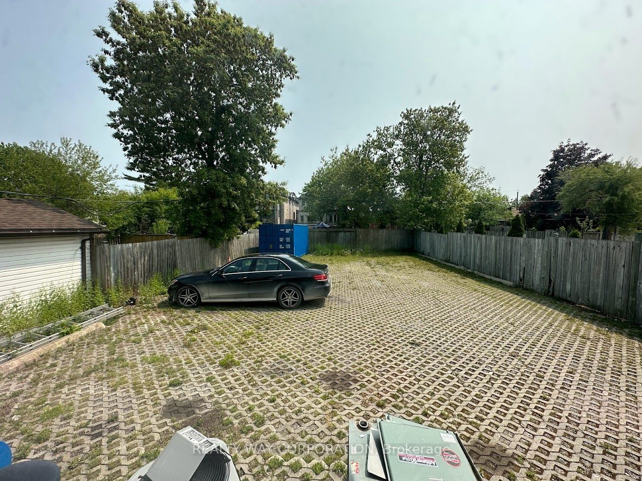 647 Sheppard Ave W